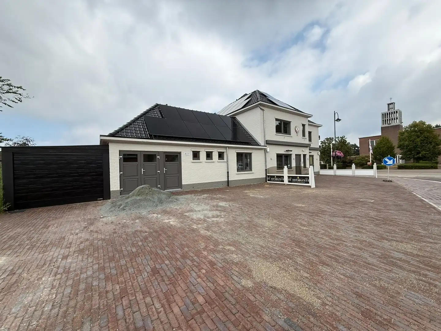 Café-brasserie met ruime privéwoonst in hartje Achel. foto 25
