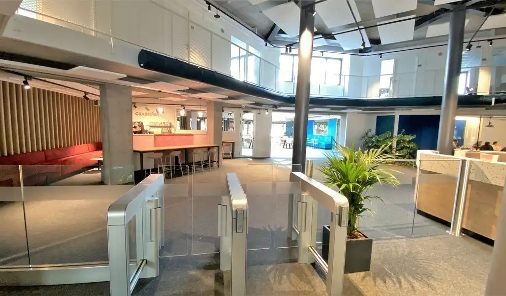 Volledig vernieuwde kantoren te huur op toplocatie in Zwijnaarde foto 7