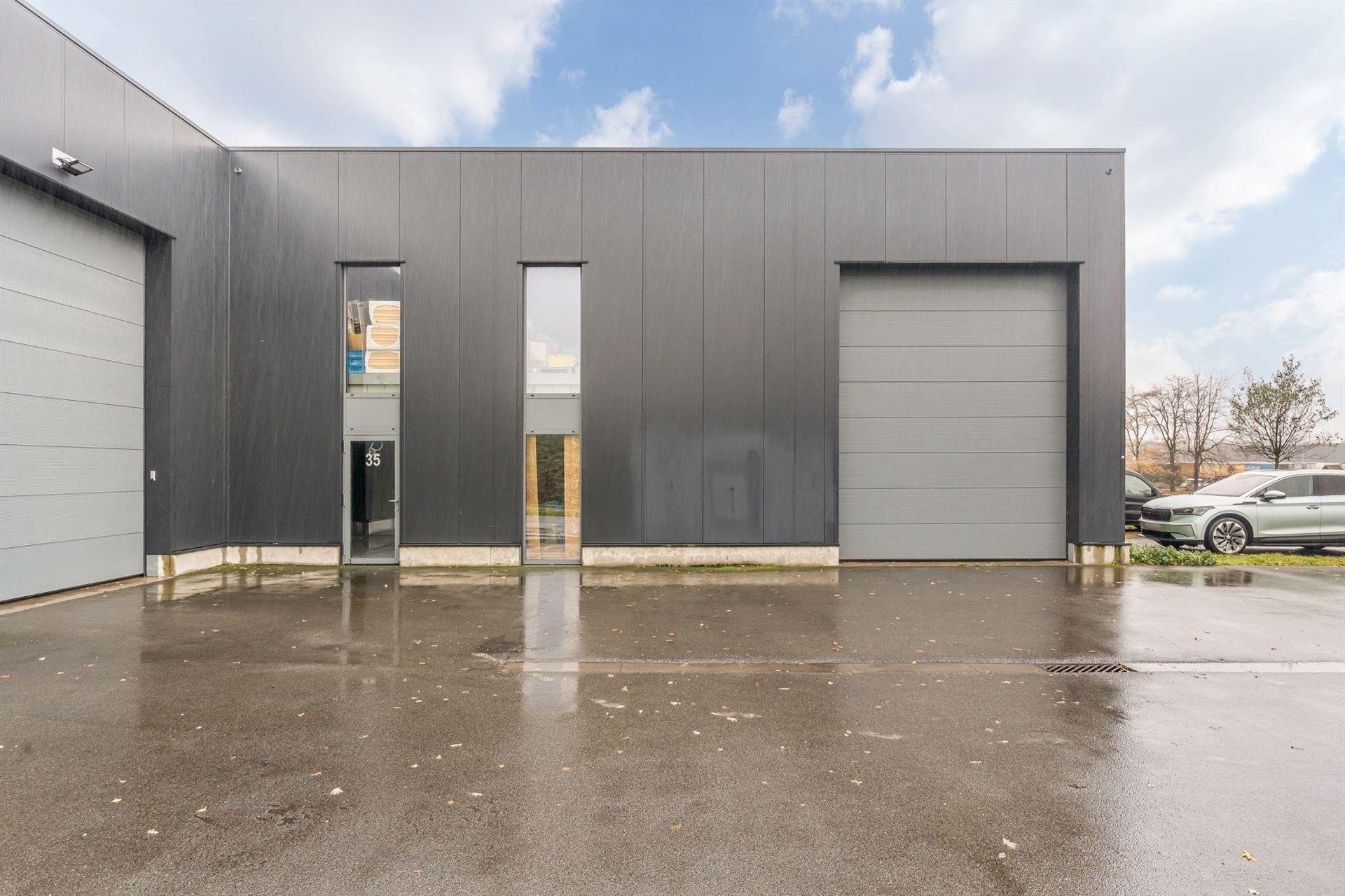 Industrieel gebouw, magazijn, opslagplaats. foto 3