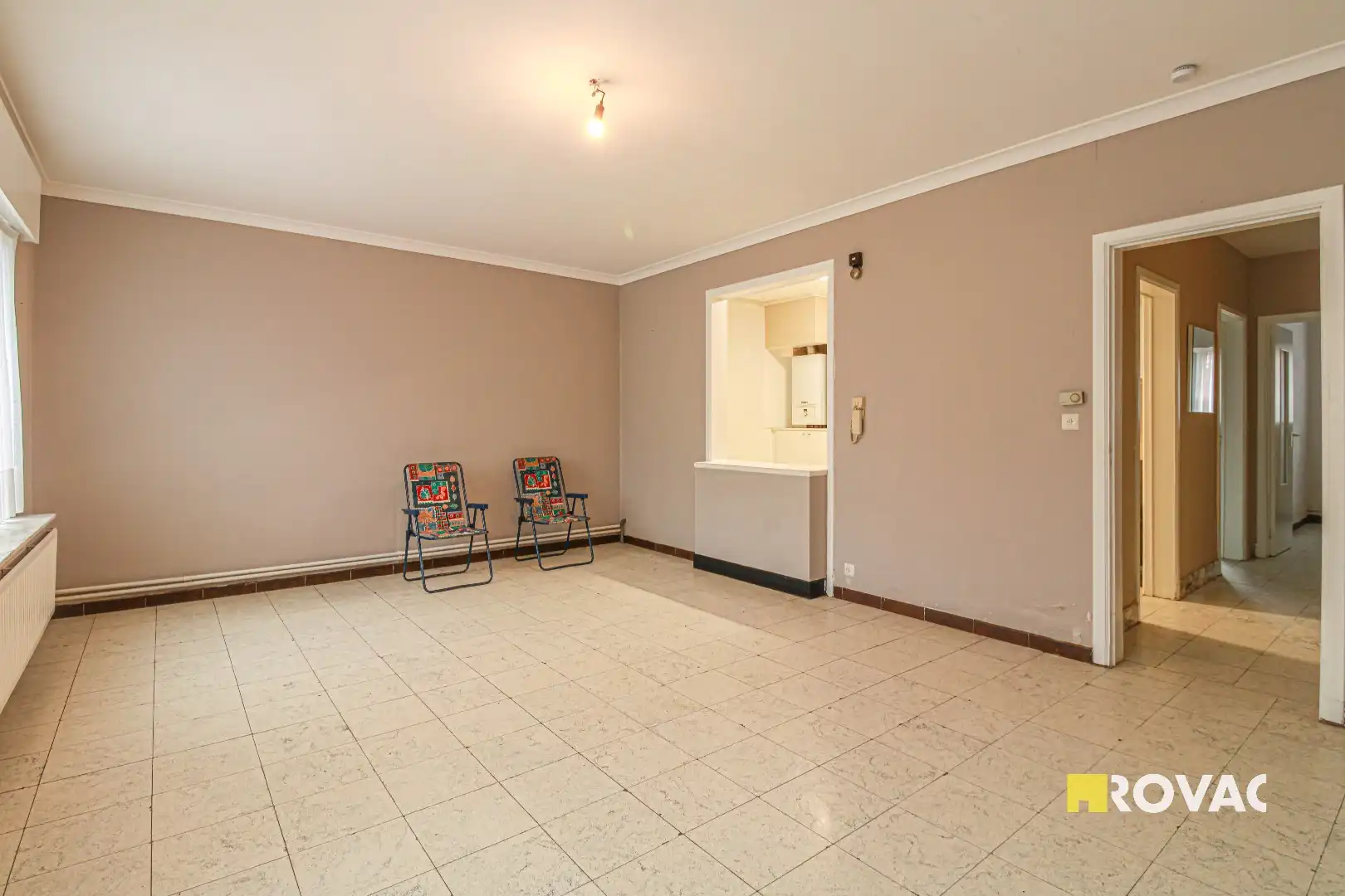 Deels te renoveren appartement met garage! foto 2