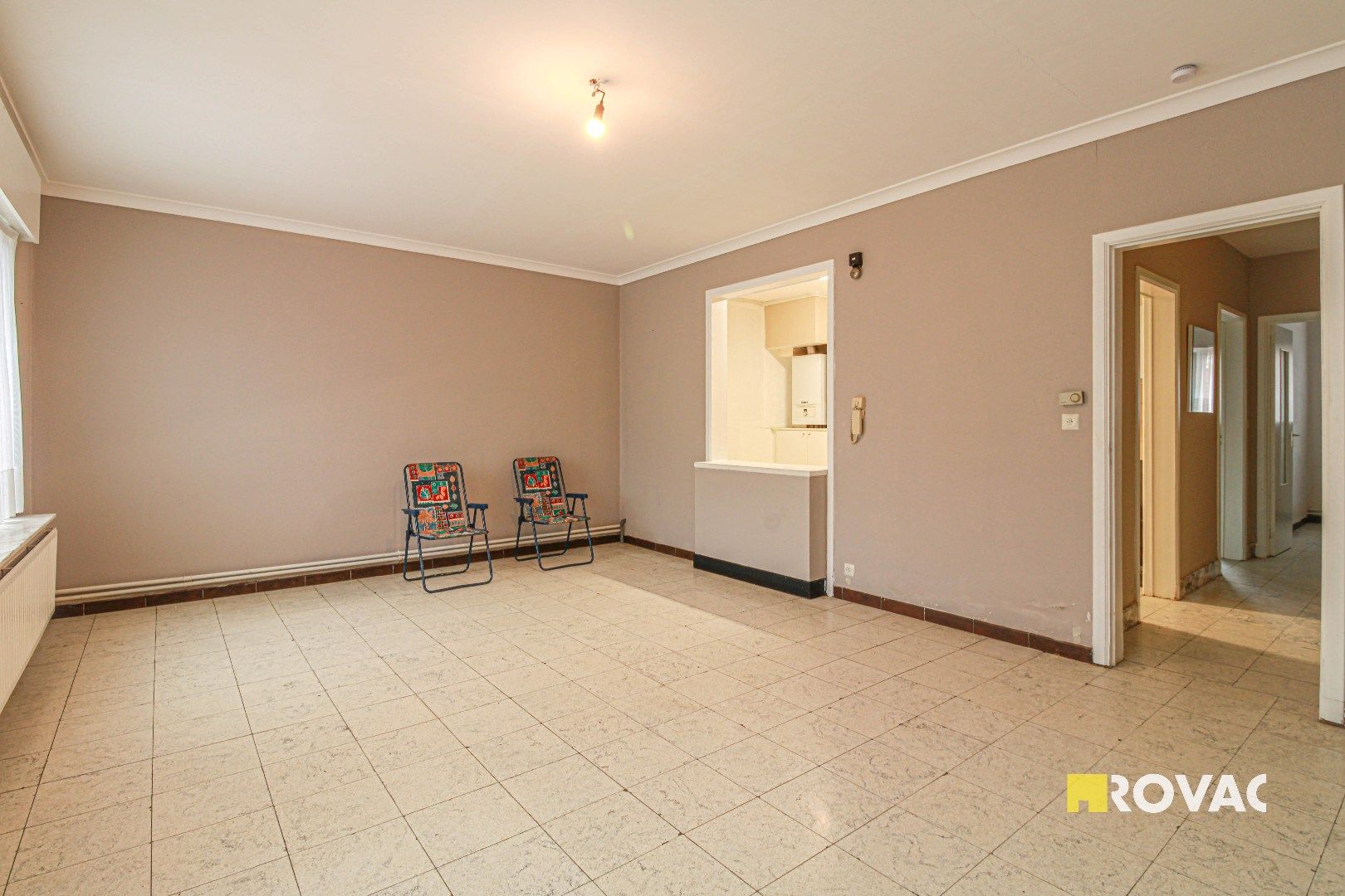 Deels te renoveren appartement met garage! foto 2