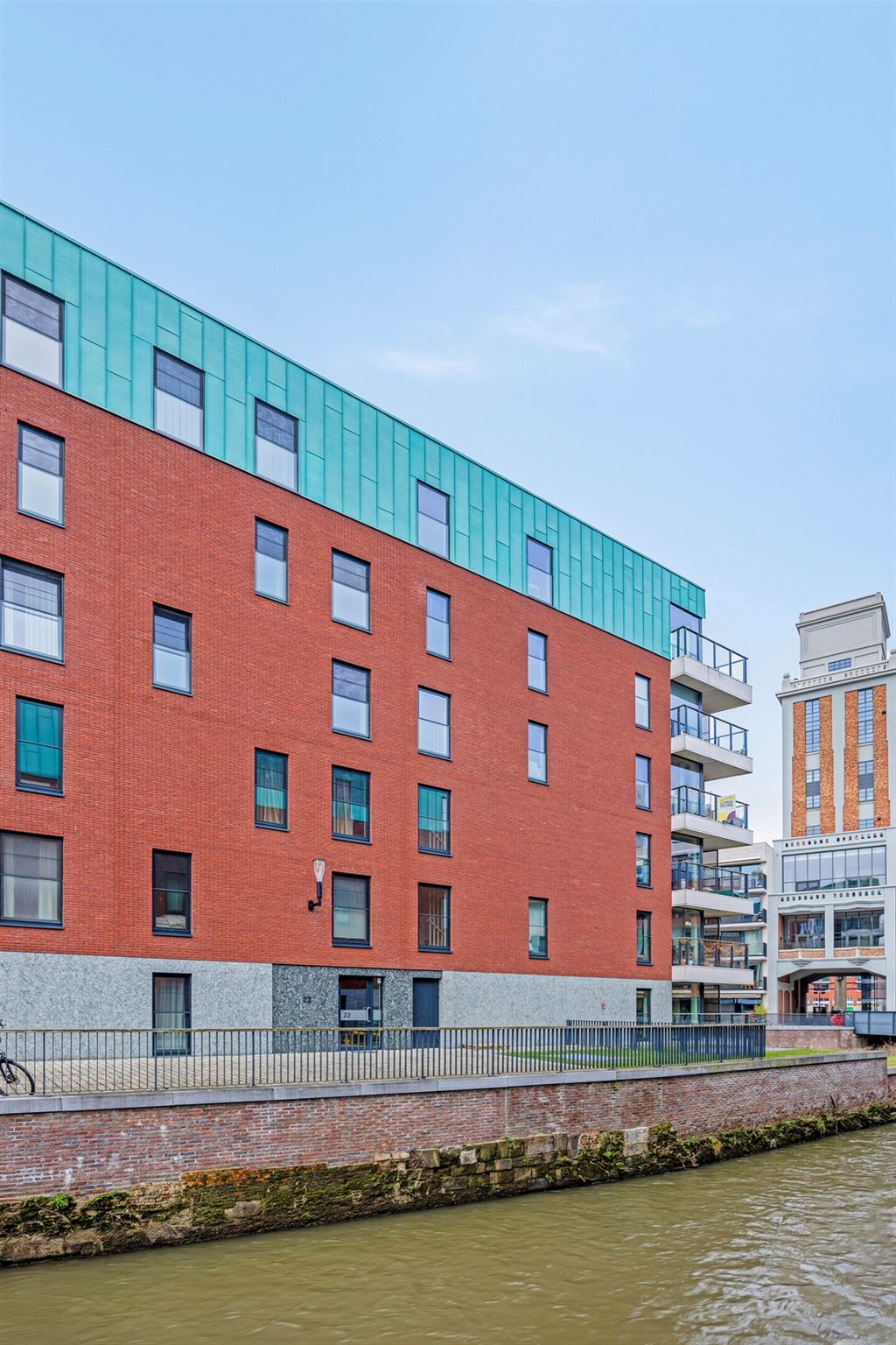 Prachtig nieuwbouwappartement met zicht over het Sluispark foto 2
