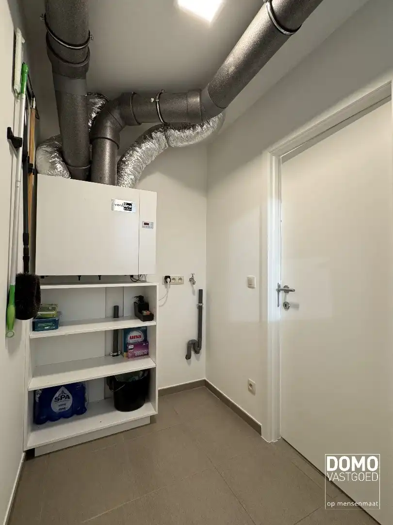 Ruim gemeubeld 2-slaapkamer appartement met terras in Kermt foto 11