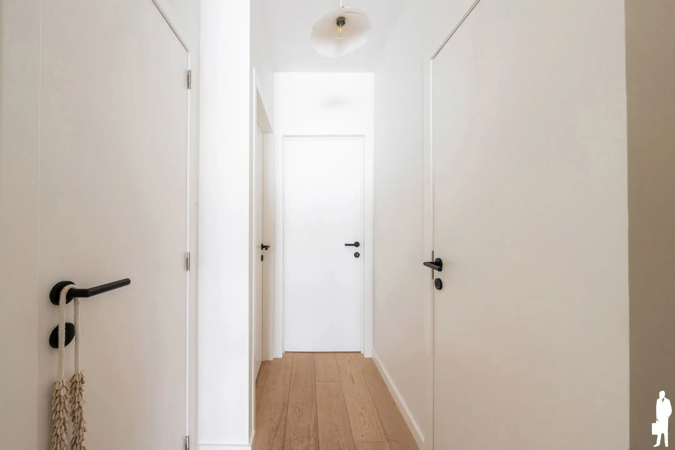 Gerenoveerd appartement met 2 slpks, tuin en autostaanplaats foto 17