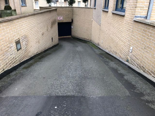 Ruime gesloten garagebox foto 6