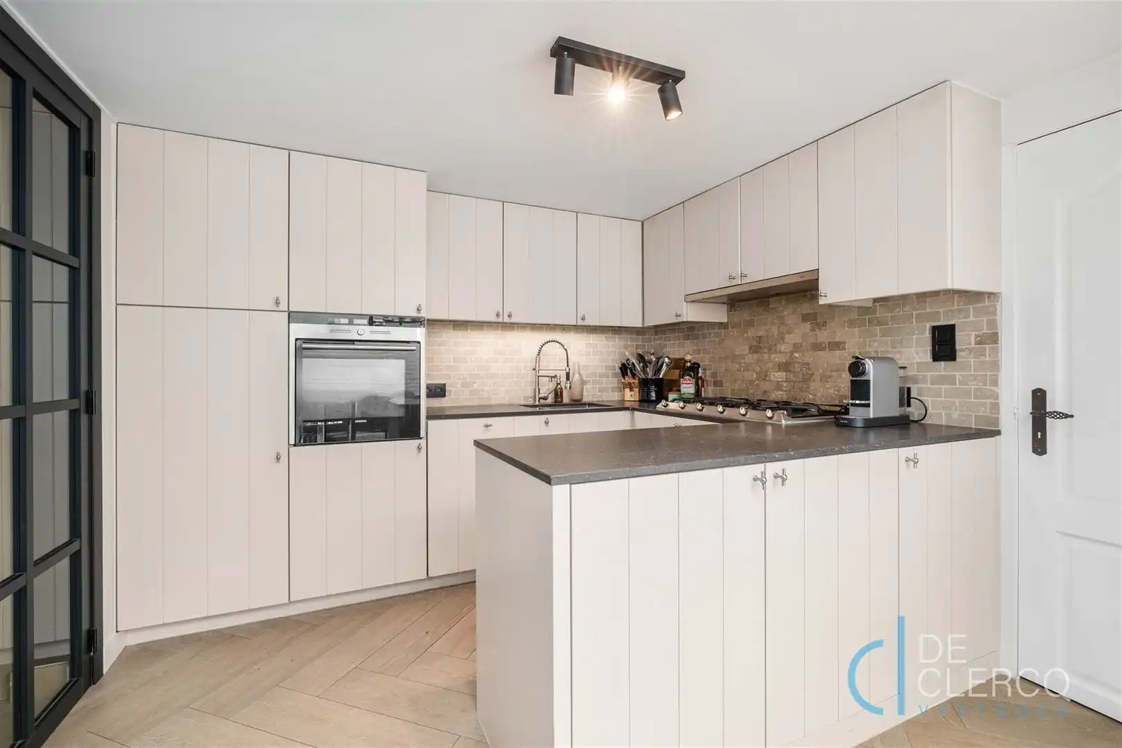 Instapklare woning te koop in centrum Lochristi!  foto 6