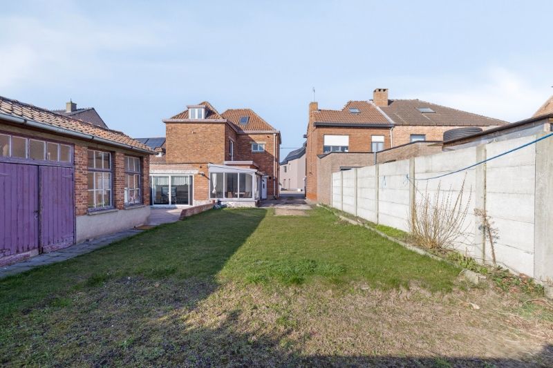 RUIME, LICHTRIJKE ALLEENSTAANDE WONING MET VEEL POTENTIEEL foto 5