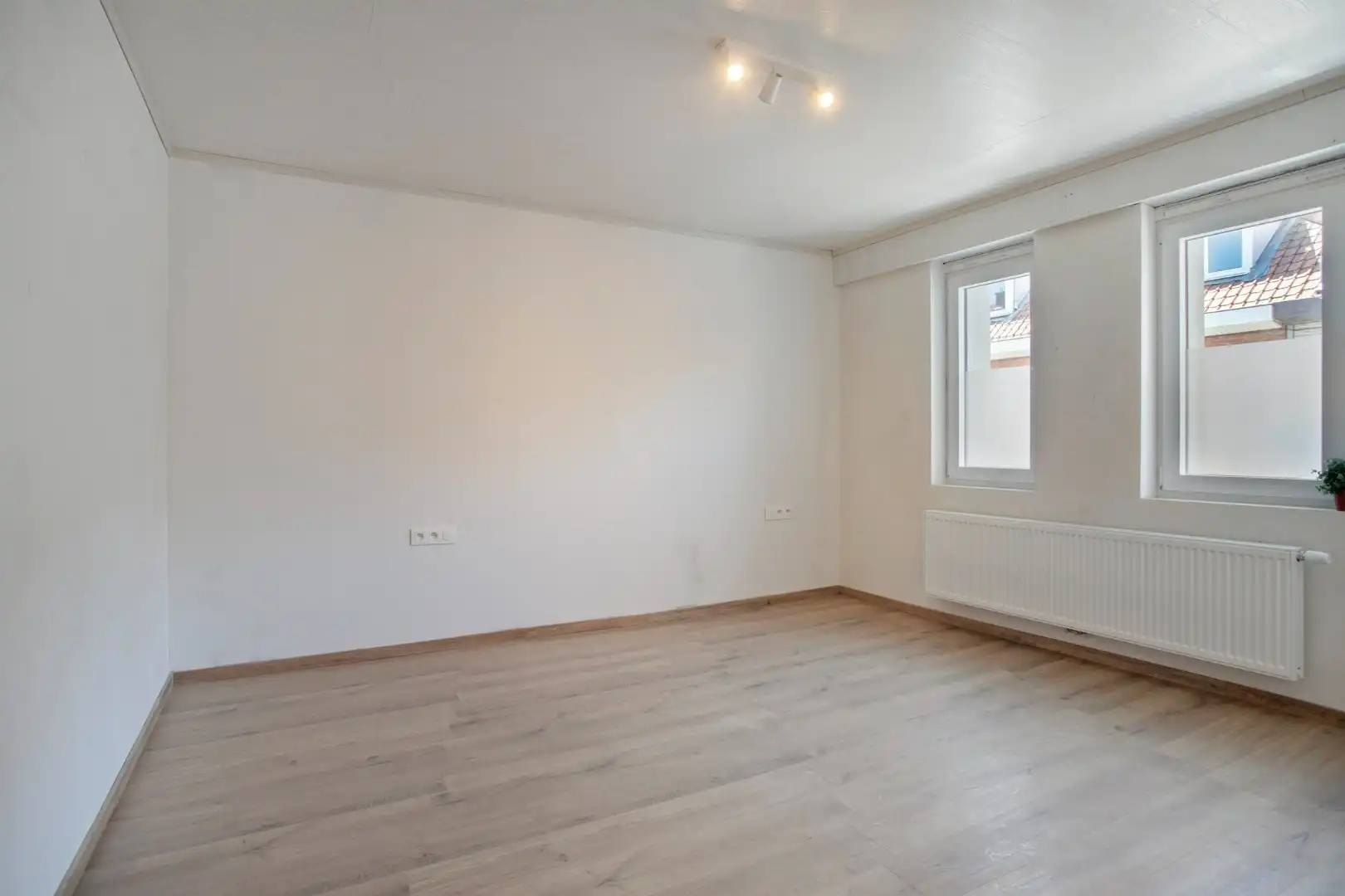 Ruime, gerenoveerde instapklare woning in Lauwe! foto 15