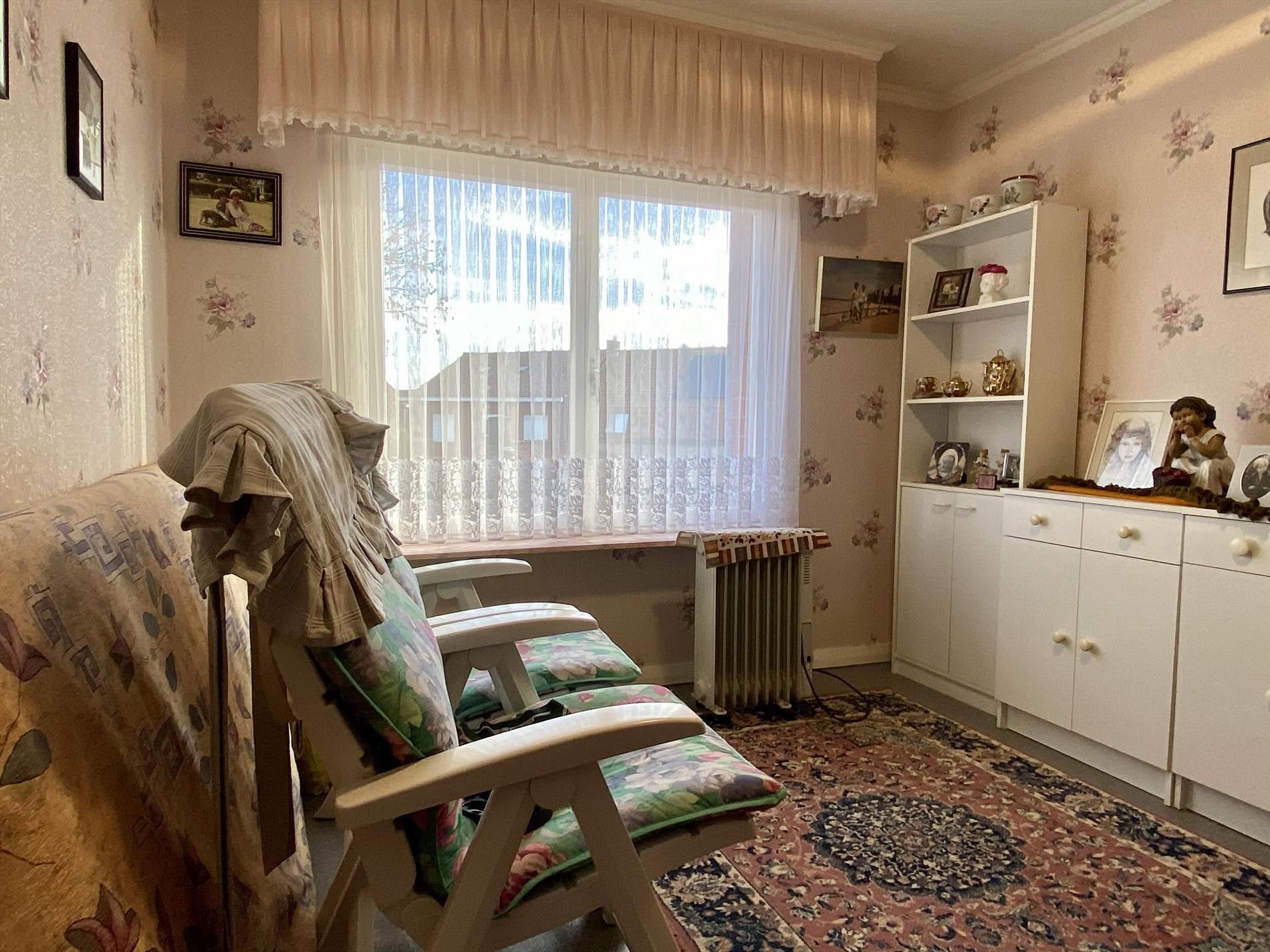 Halfopen woning in rustige buurt met 4 slaapkamers, tuin, garage. foto 11