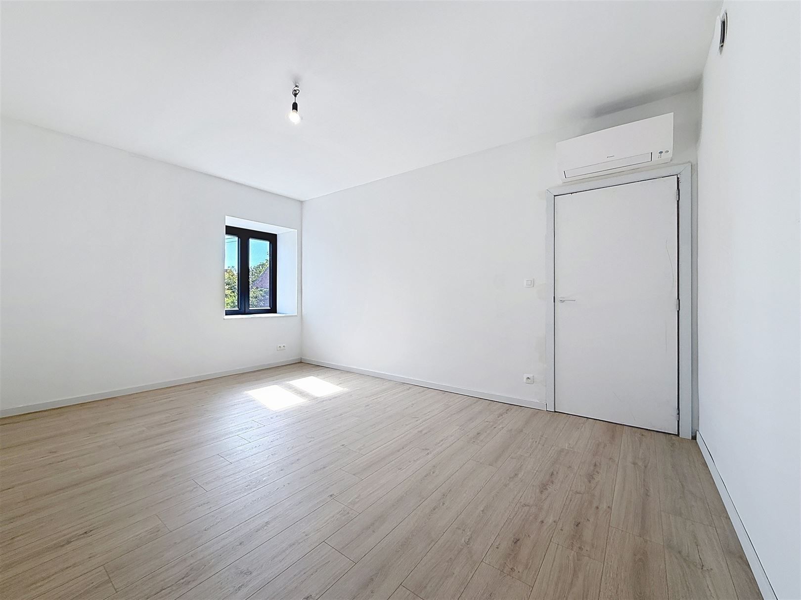 Energiezuinige, volledig gerenoveerde hoeve met bijgebouwen, 7a 83ca foto 60