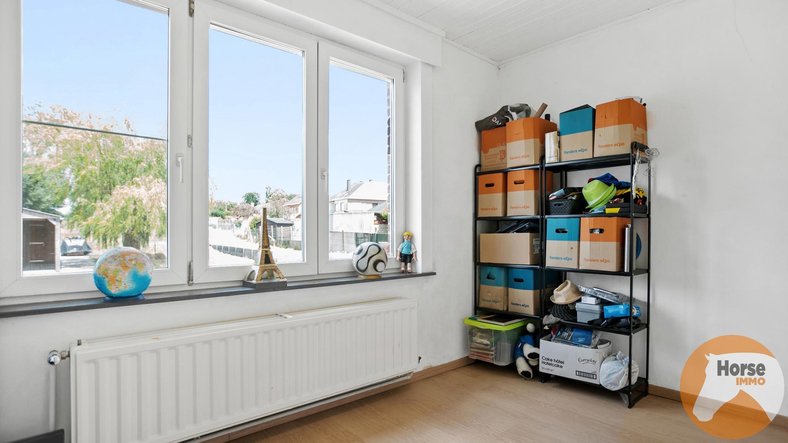 MOERBEKE - Instapklare woning met aanpalende weide en stallen foto 10
