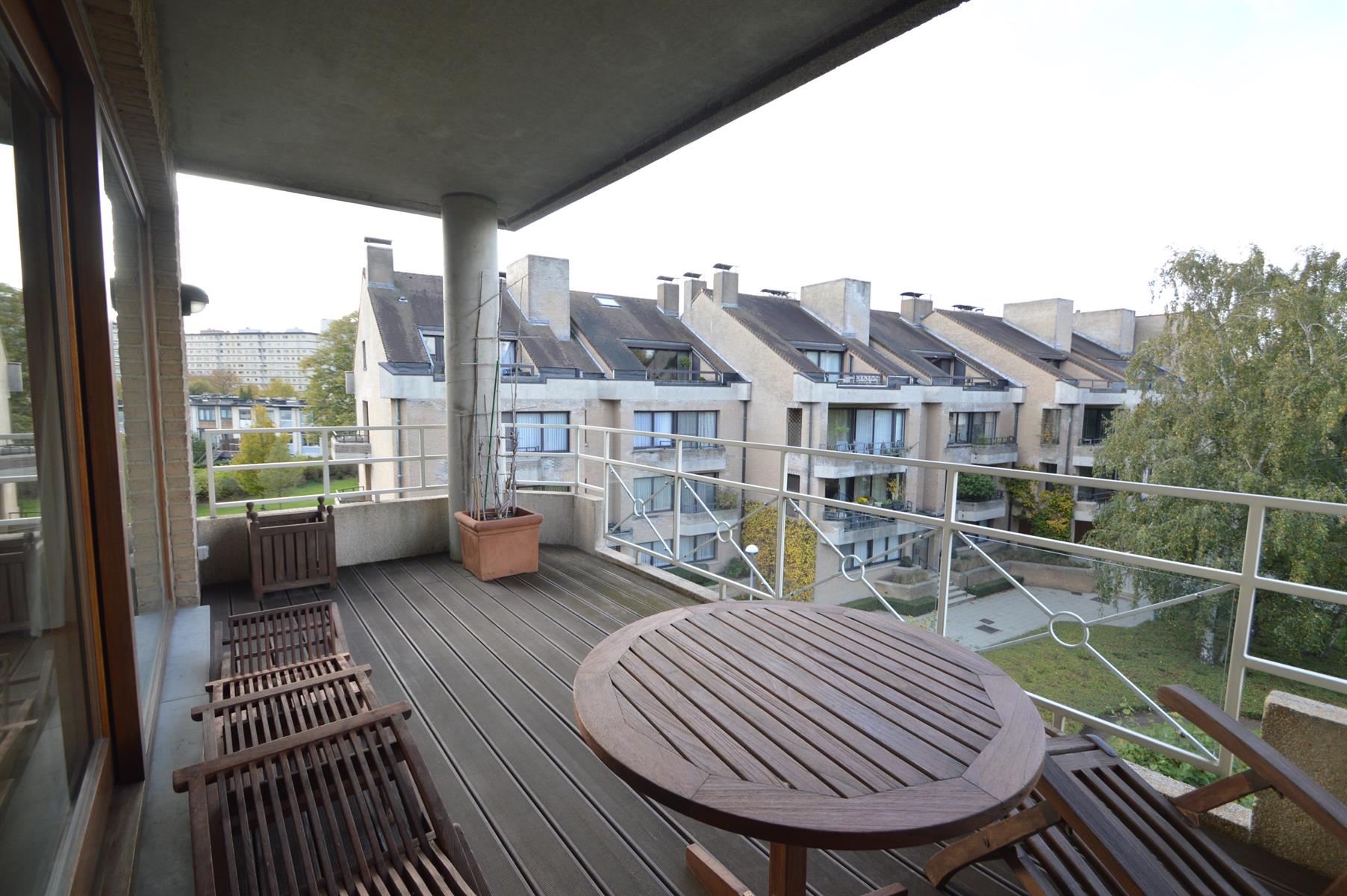 Prachtig gemeubeld appartement op zeer rustig gelegen locatie op Linkeroever.  foto 4