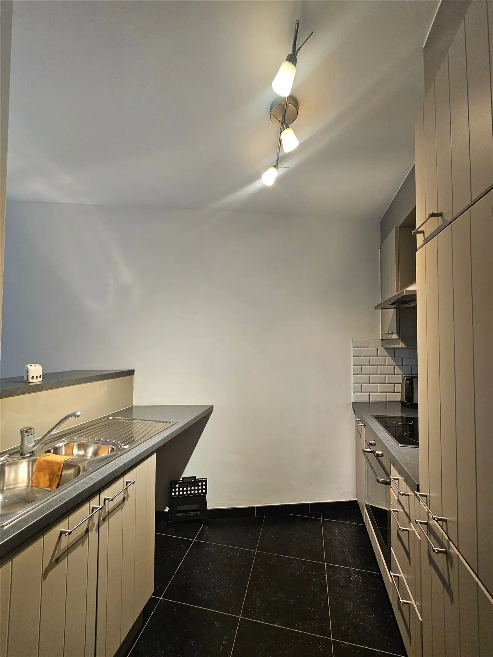 Gelijkvloers appartement met tuin en garagebox. foto 5