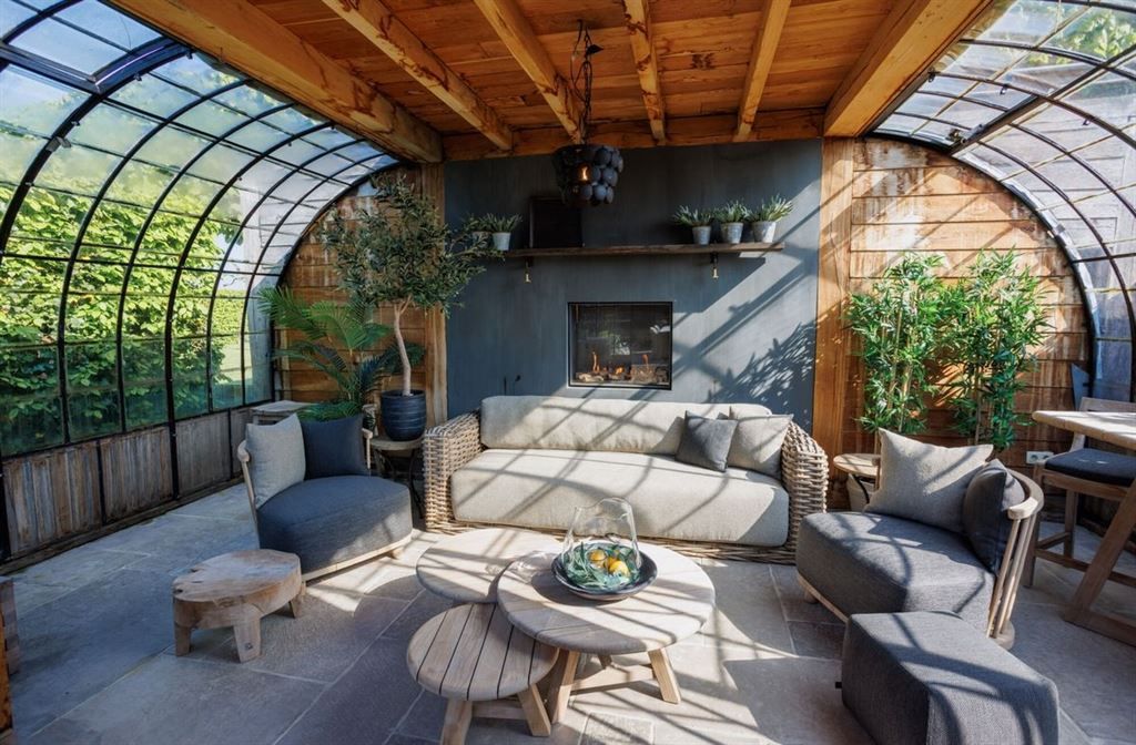 Landelijke villawoning met multifunctioneel aangrenzend gebouw foto 12