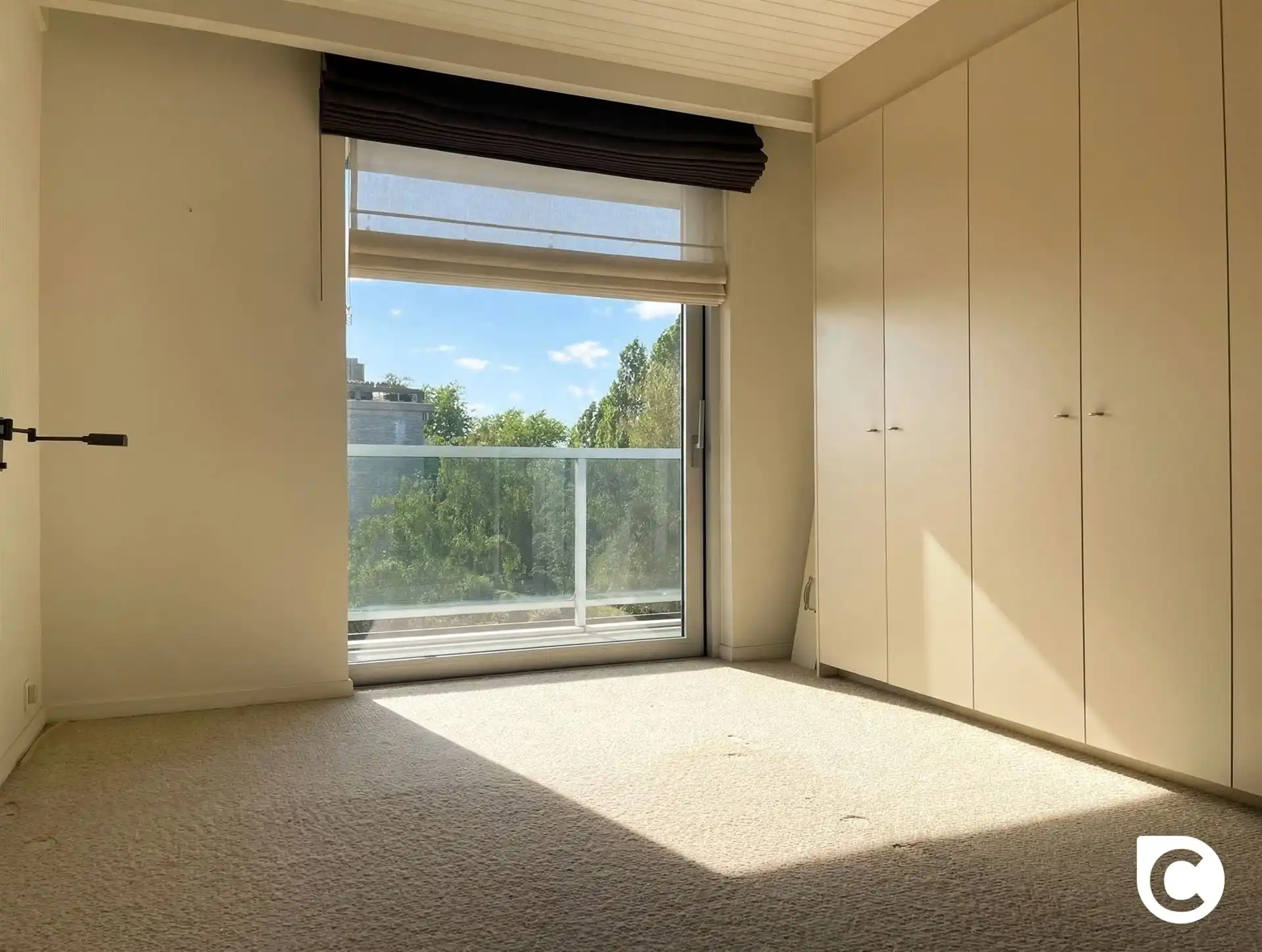 Ruim en licht verzorgd 2-slp appartement met terrassen foto 11