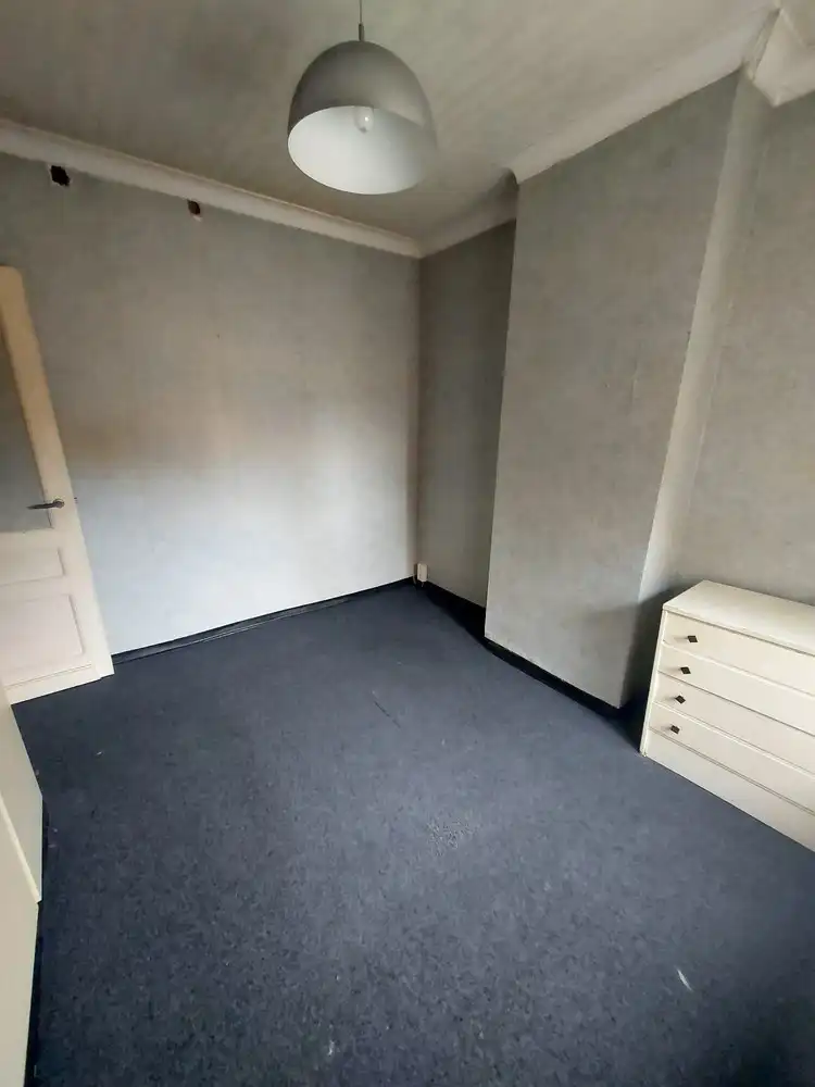 Ruime te renoveren woning foto 11