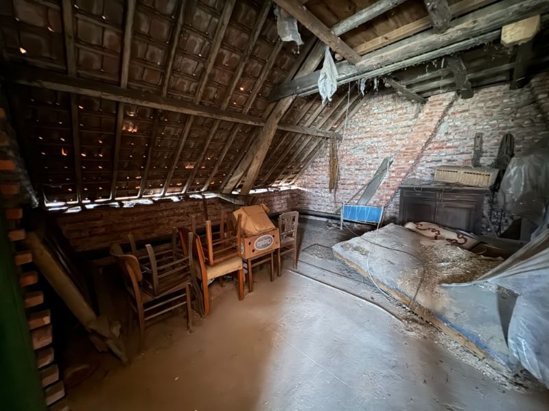 Ruime te renoveren hoeve gelegen in het groen op 1182m². foto 10