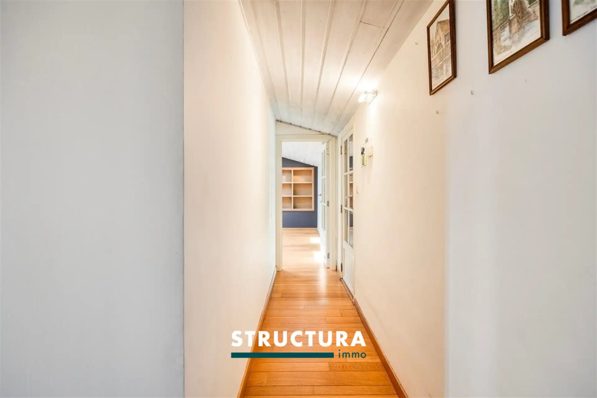Prachtige woning met ruime loods foto 23