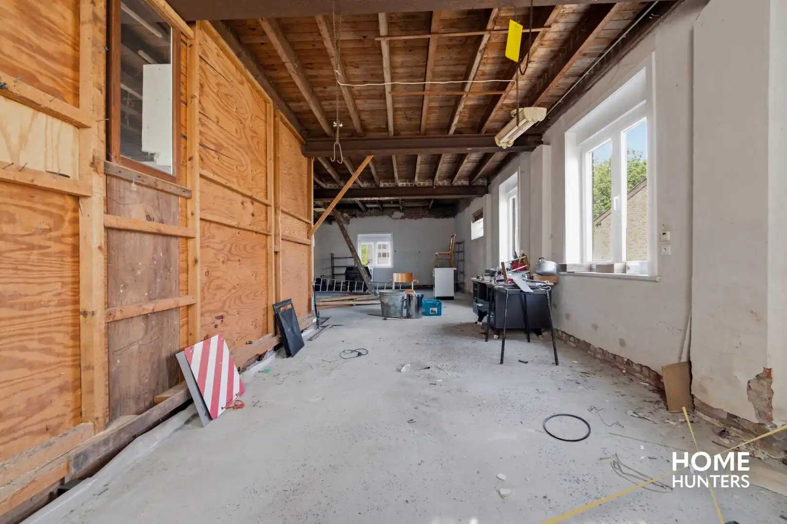 Veelzijdige eigendom met te renoveren woning en twee ruime loodsen in Langemark foto 17