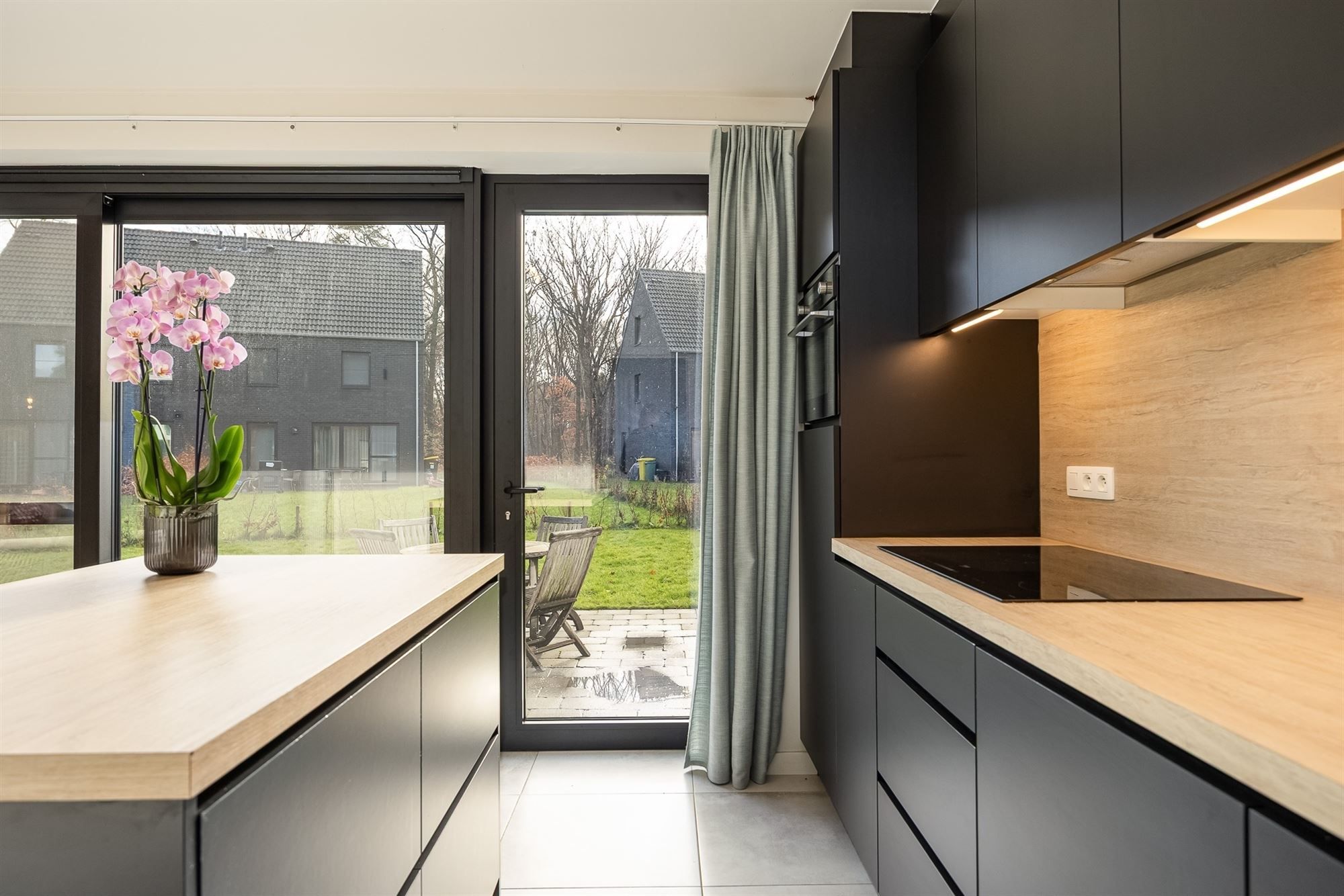 Instapklare woning met 3 slaapkamers en ruime tuin foto 14