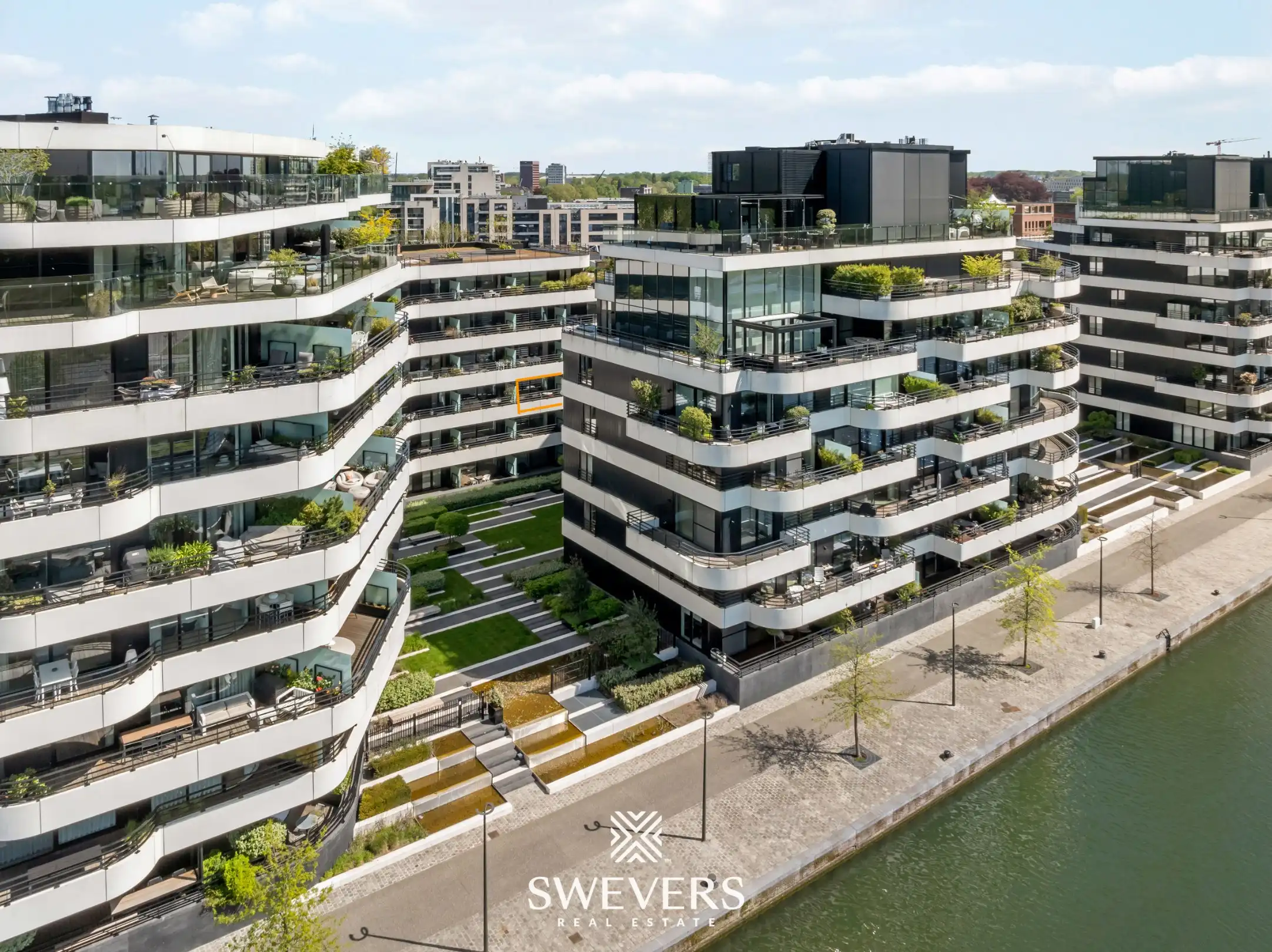 Luxueus appartement met zicht op het kanaal en ruim terras op zuidzicht in Hasselt foto 25