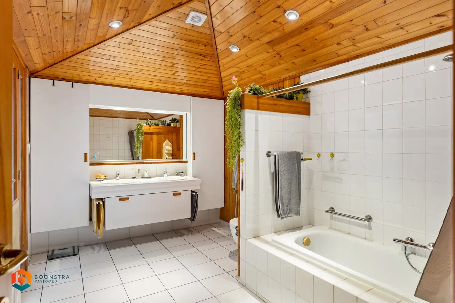 Ruime woning met 5 slpkrs te Blaasveld foto 10