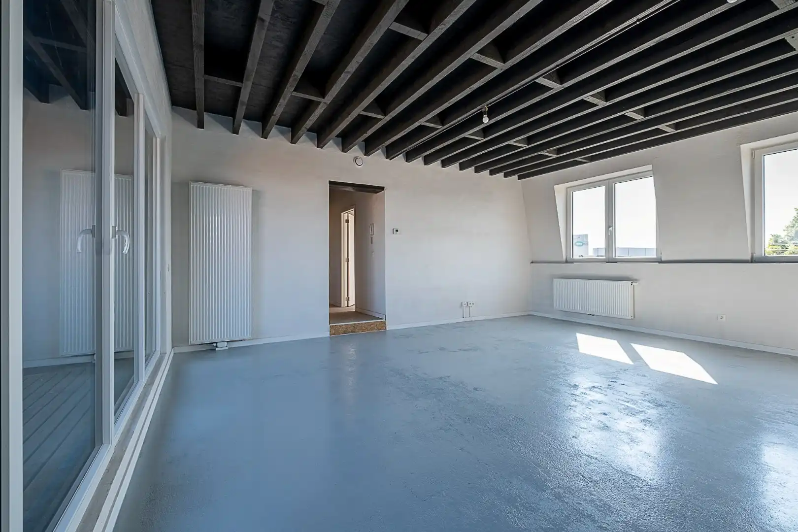 Genieten op hoogte: lichtrijk dakappartement met terras foto 7