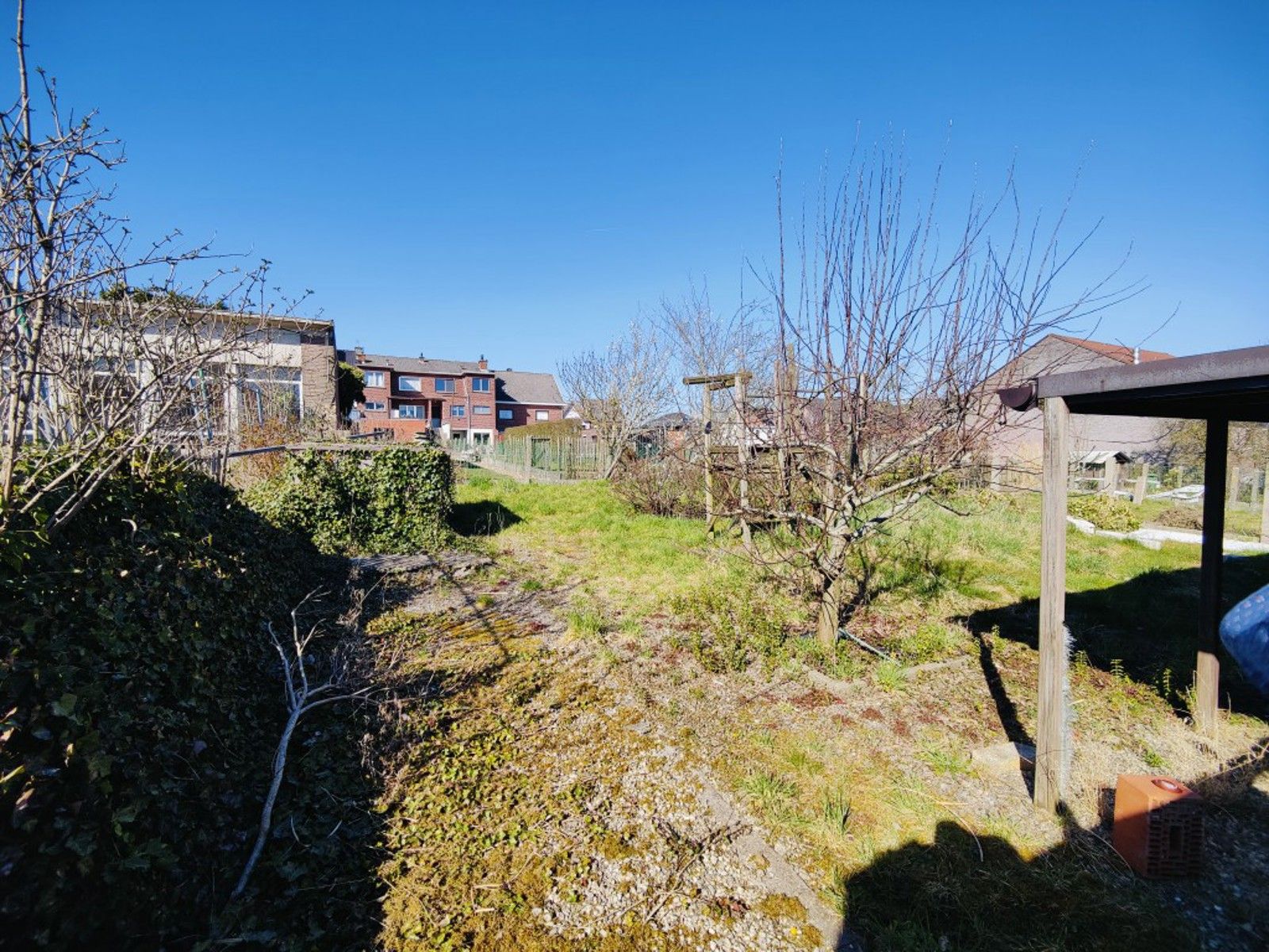 Ruim multifunctioneel pand met tuin foto 16