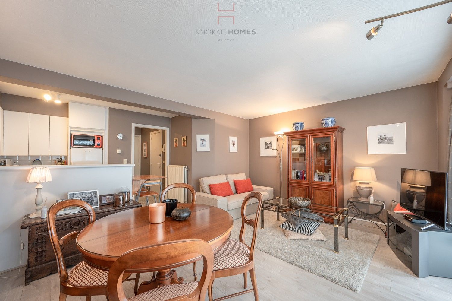 Gezellig 1 slaapkamerappartement in een kleinere residentie in het centrum van Knokke foto {{pictureIndex}}