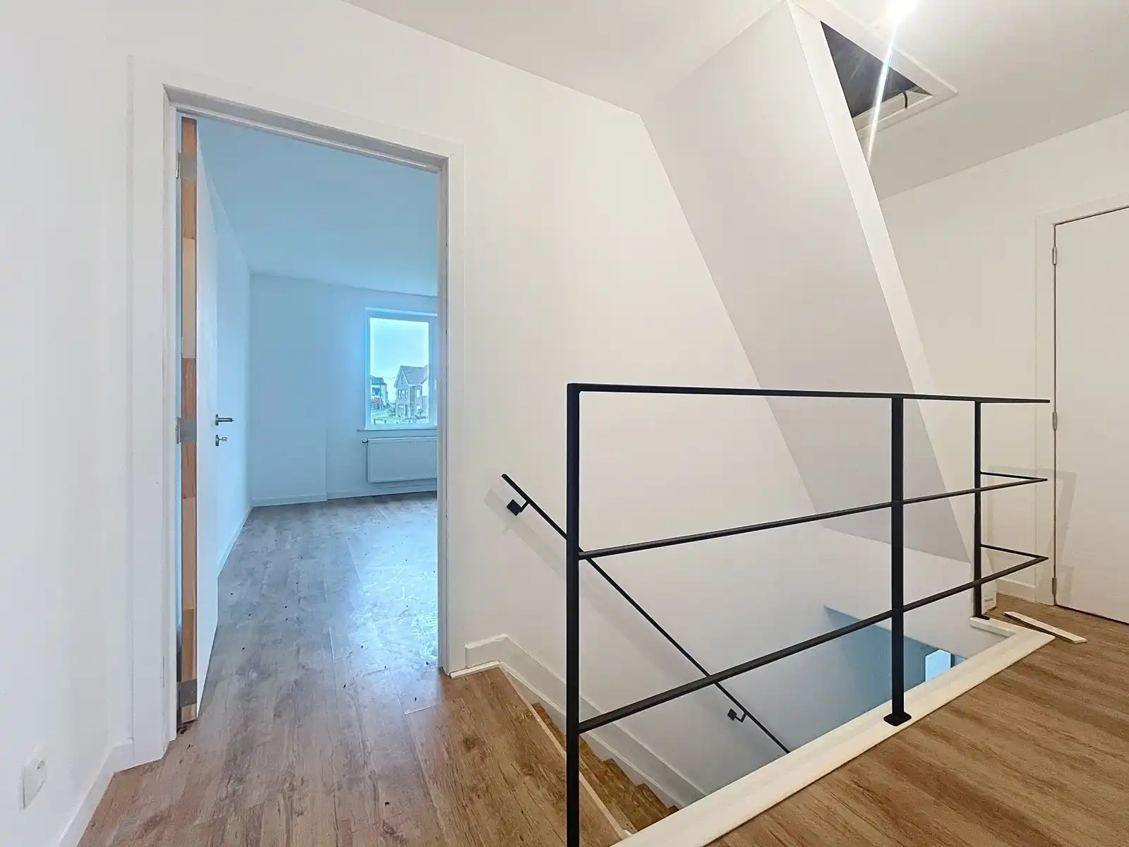 Instapklare gerenoveerde woning 3 slpks - tuin en garage foto 14