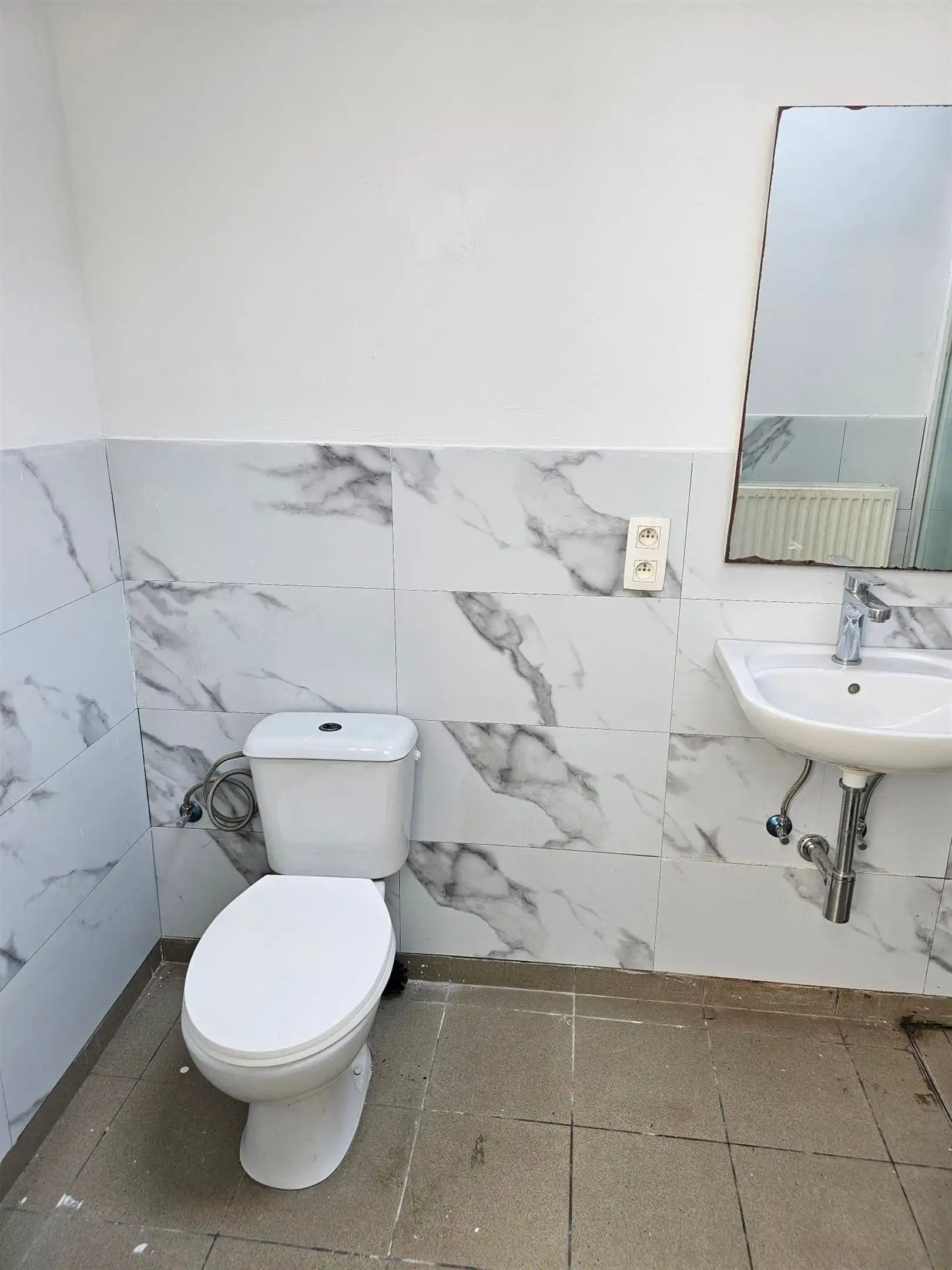 Centraal gelegen, op te frissen rijwoning met 4 slaapkamers. foto 4