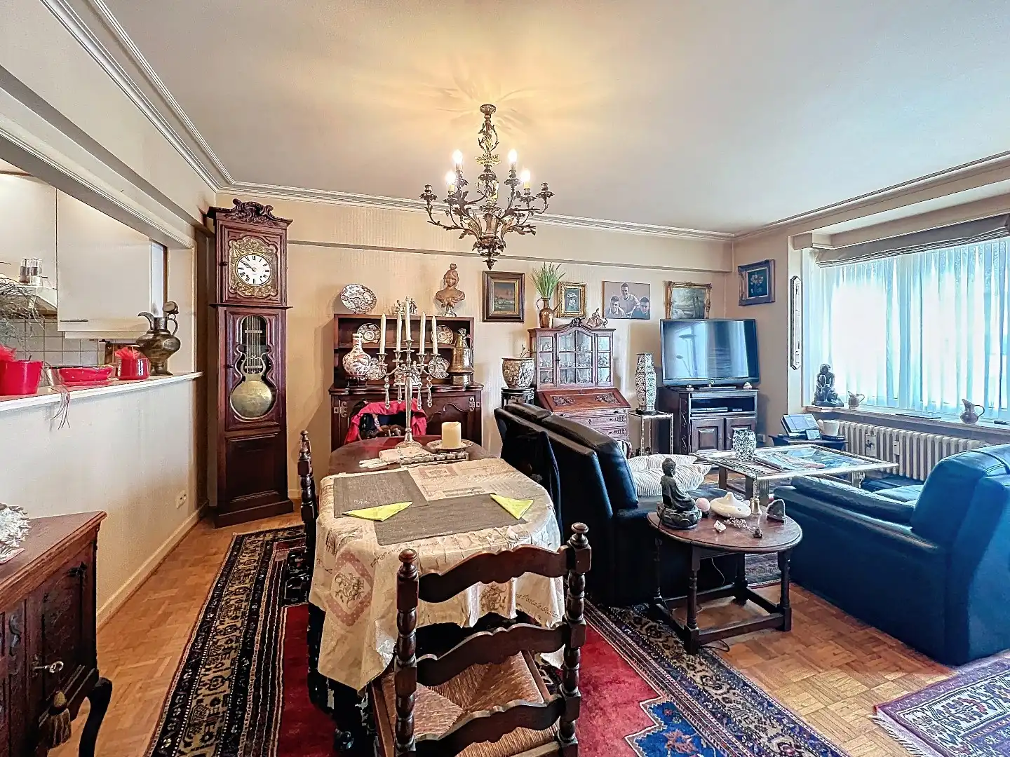 Op te frissen appartement met topligging aan het Marie-Joséplein. foto 4