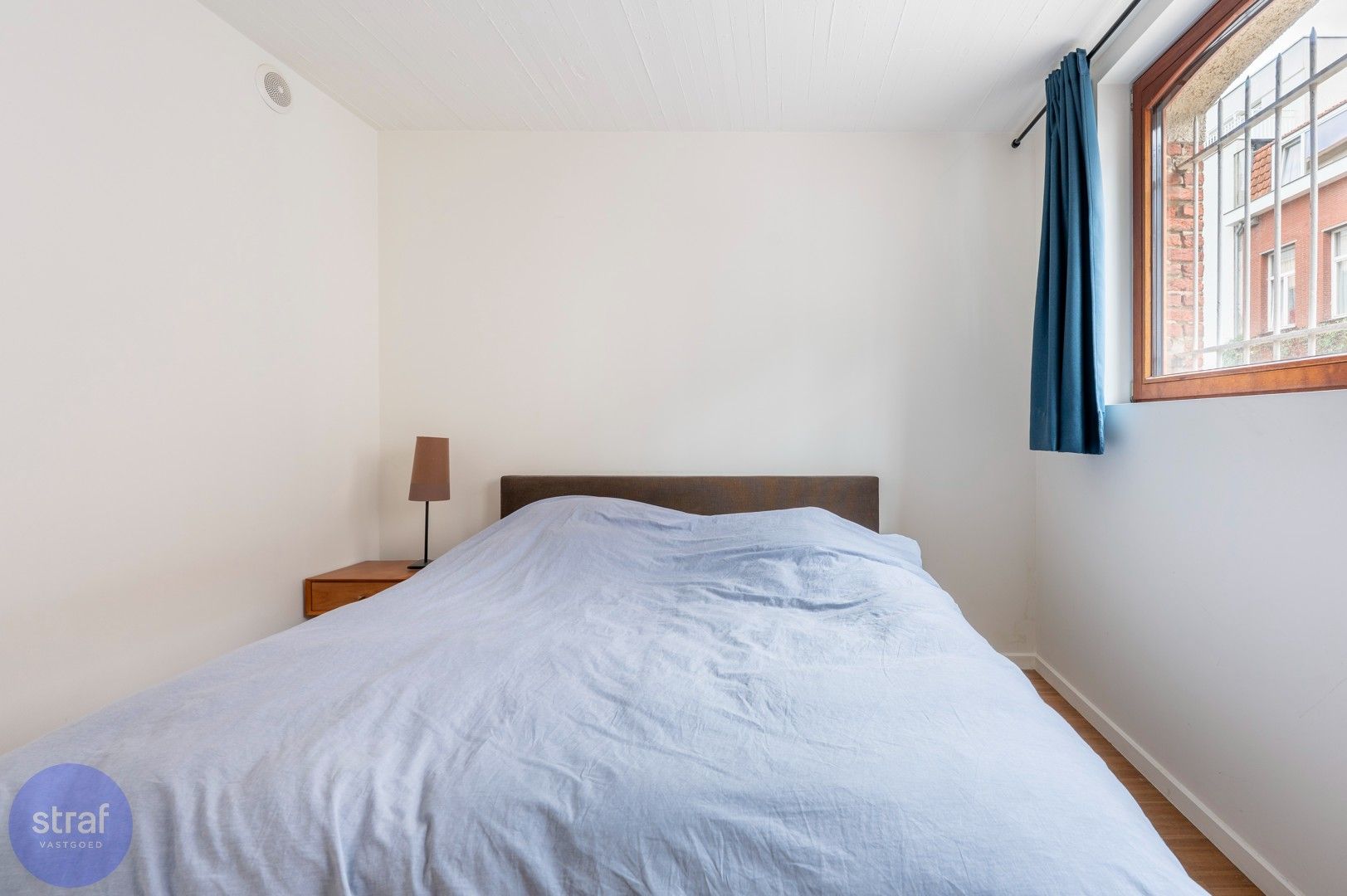 Moderne loft met open leefruimte en gezellige stadstuin in Berchem foto 14