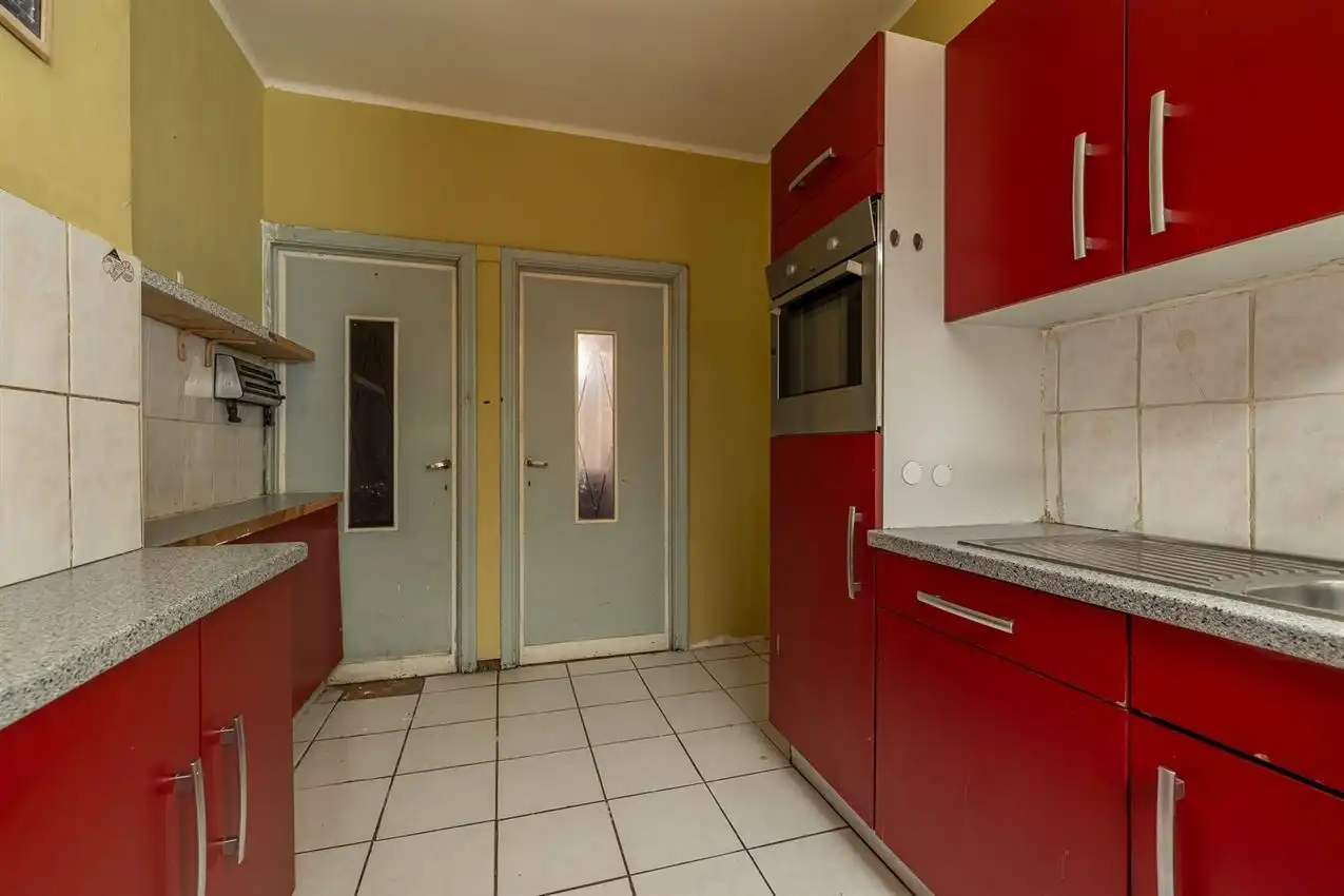 Ruime woning met zuidgerichte tuin en garage in rustige straat nabij centrum. EPC C en 5+ slaapkamers. foto 14