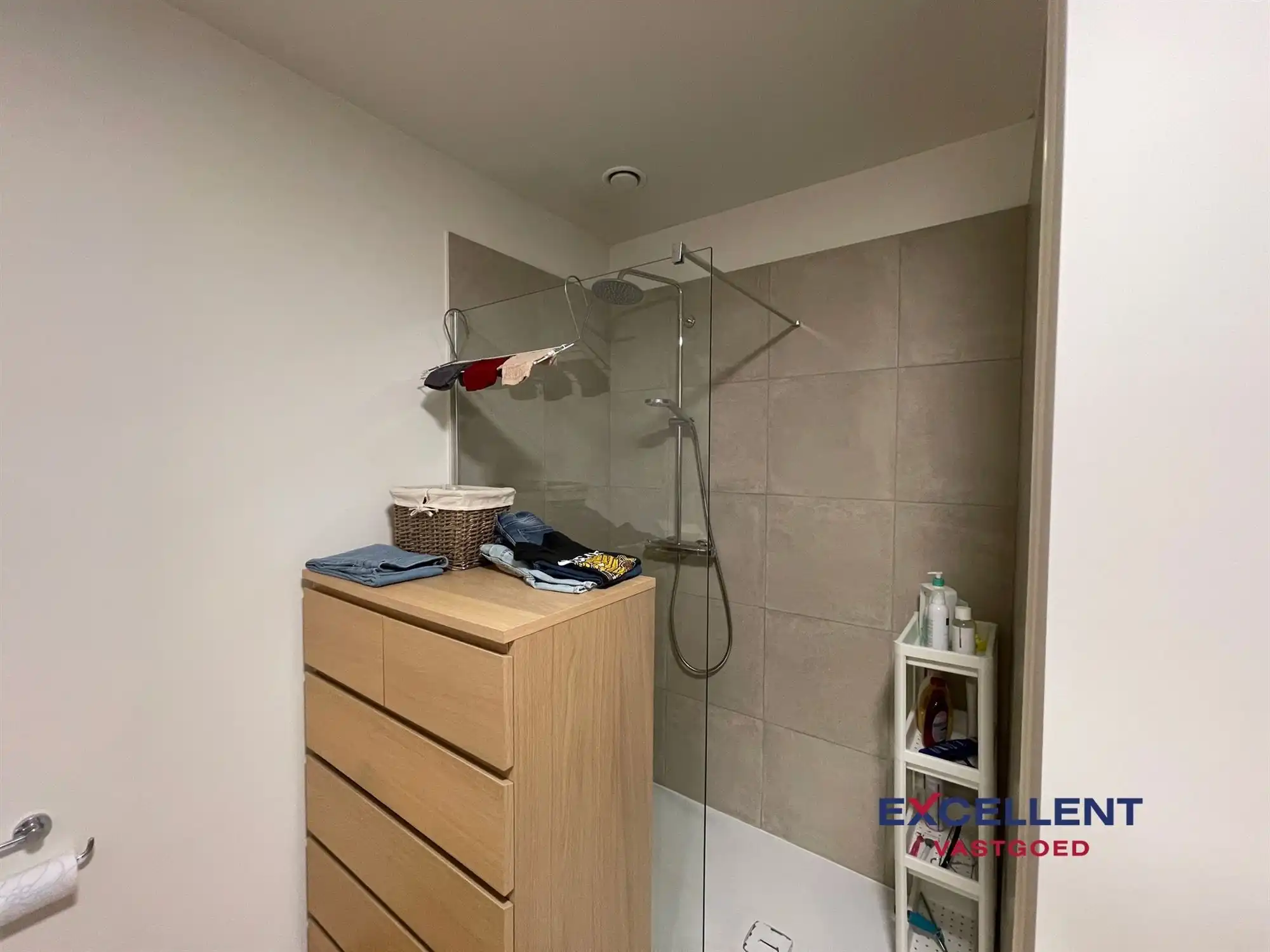 Recente energiezuinige woning te huur in Olsene! foto 8
