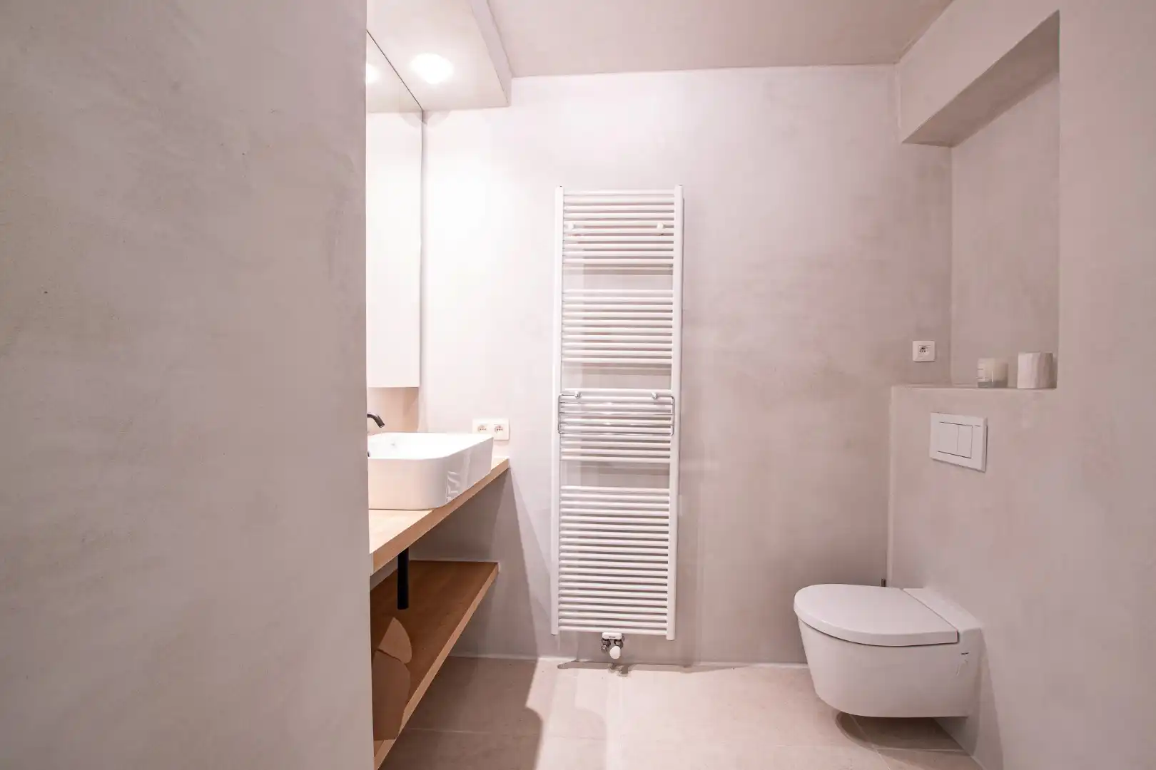 Prachtig gerenoveerd appartement op een centrale ligging met terras en tuin foto 8