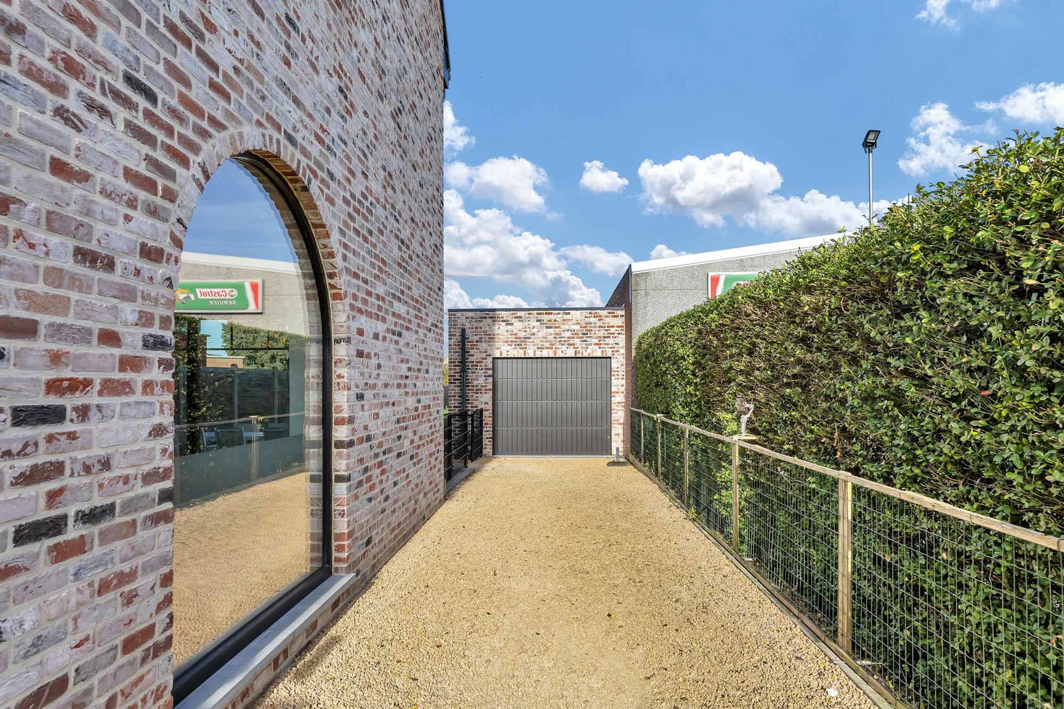 Toppertje in landelijke stijlvolle architectuur foto 2