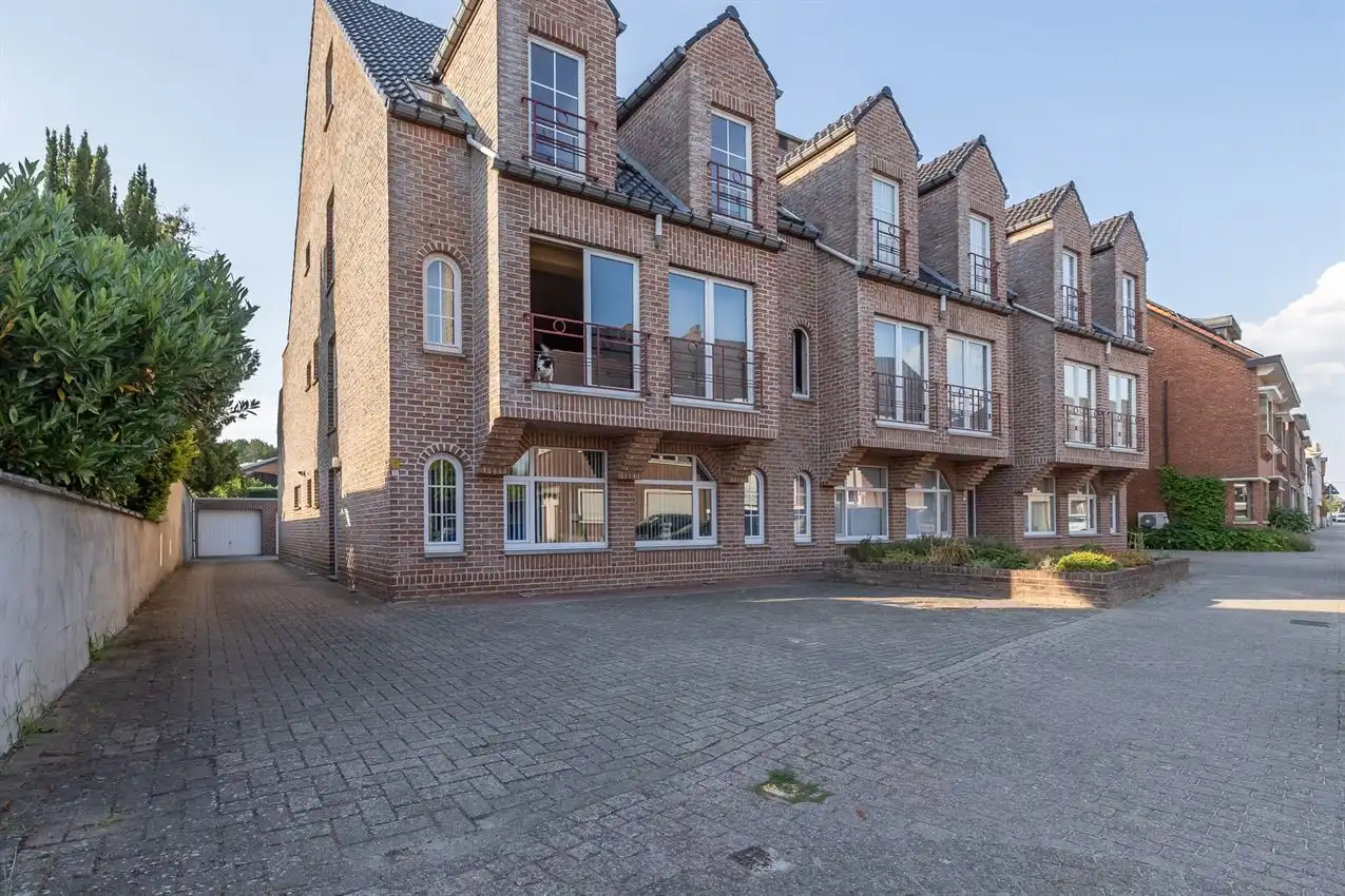 Appartement met twee slaapkamers en garage op rustige en toch centrale locatie foto 22