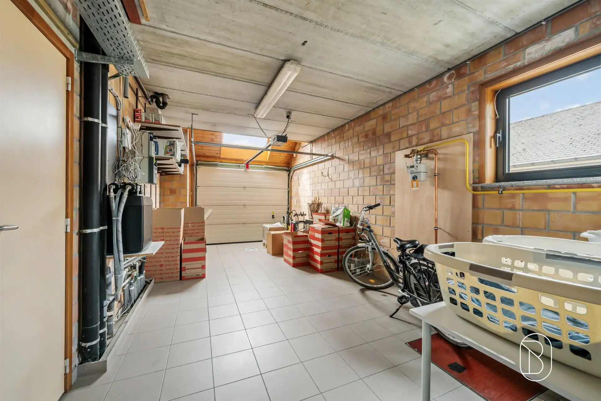 Instapklare woning met zwembad en bijgebouw foto 25