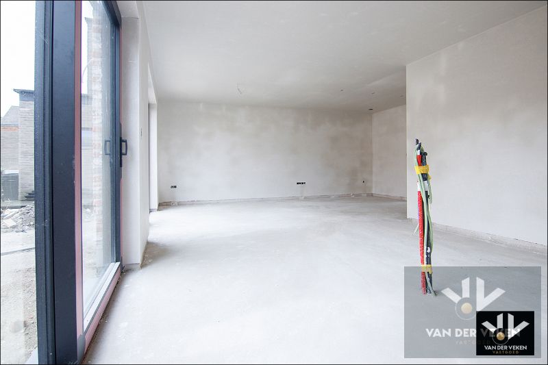 Volledig afgewerkte ruime, moderne nieuwbouwwoning met 3 ruime slaapkamers en een leefzolder (66 m²!) op een zeer goed bereikbare locatie te Tuilt (Kuringen) foto 9