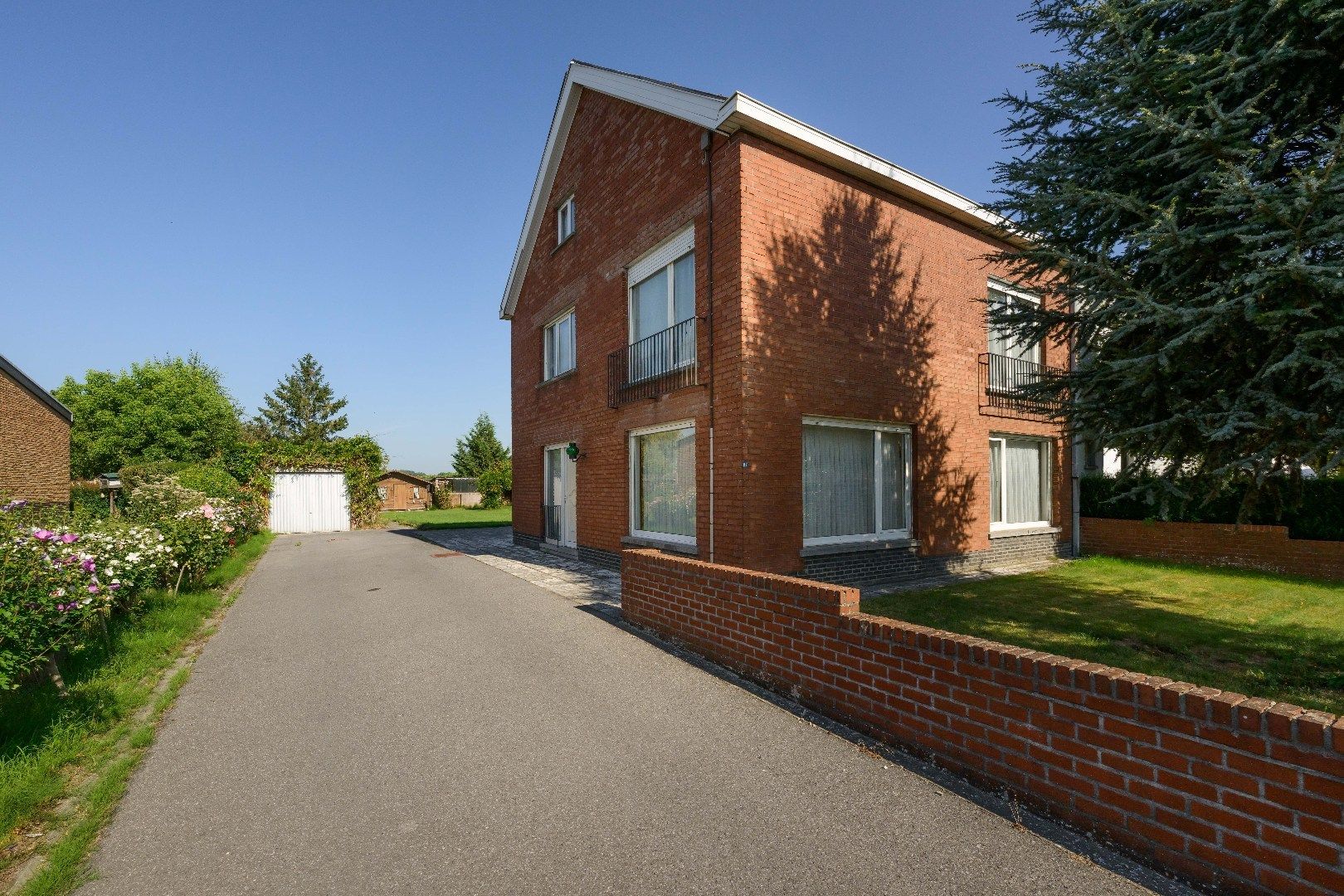 RUIME GEZINSWONING OP 1.002 m² MET PRACHTIG VERZICHT  foto 2