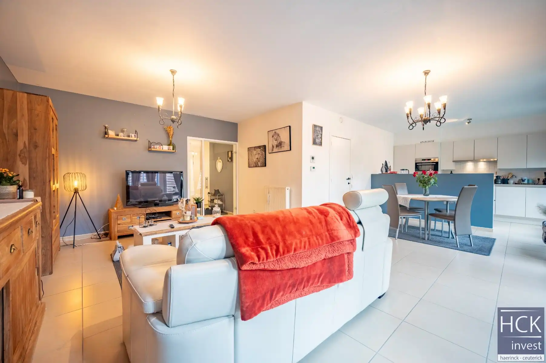 KRUISHOUTEM - Instapklaar 2-SLPK. appartement, vlakbij centrum! foto {{pictureIndex}}