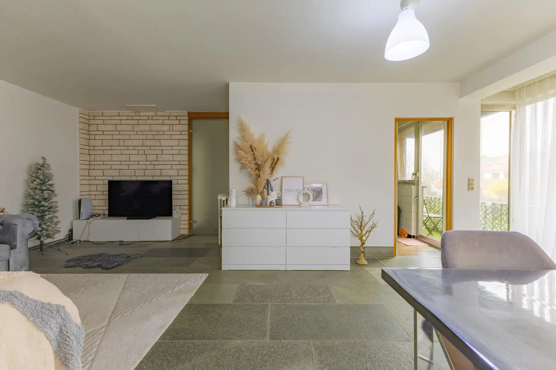 Opbrengsteigendom met 4 wooneenheden en 2 garages foto 8