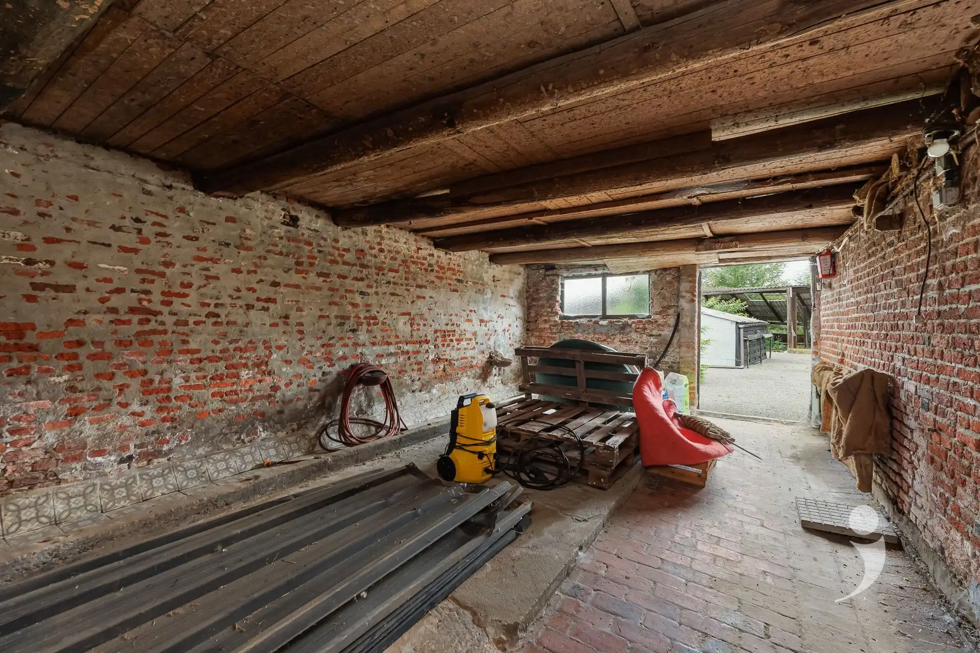 Unieke te renoveren hoeve op perceel van 68a  foto 27