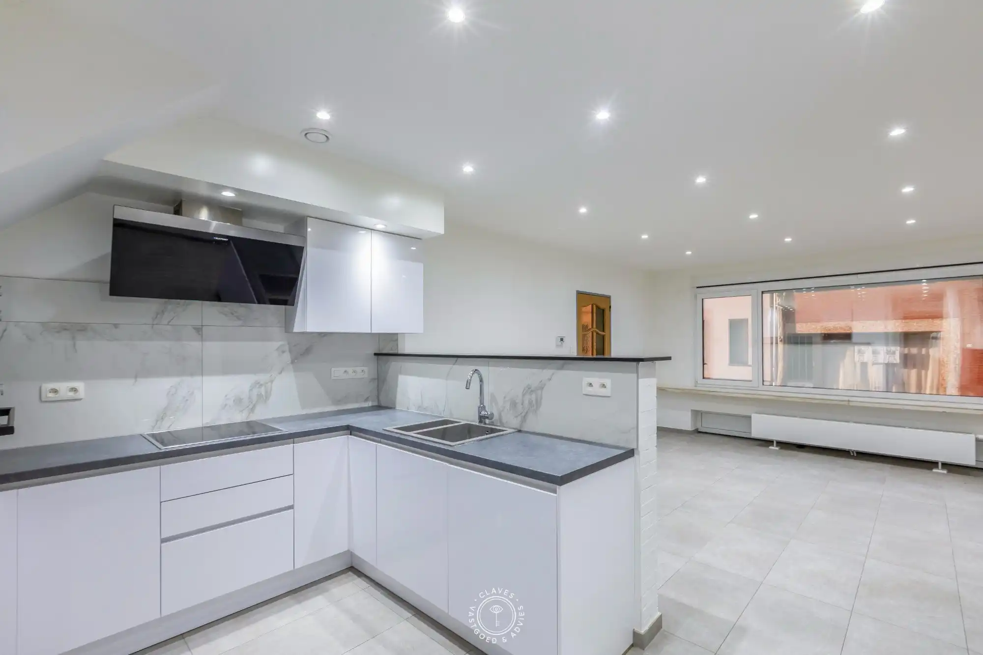 Ruim en energiezuinig gelijkvloers appartement op wandelafstand van de Schelde foto {{pictureIndex}}