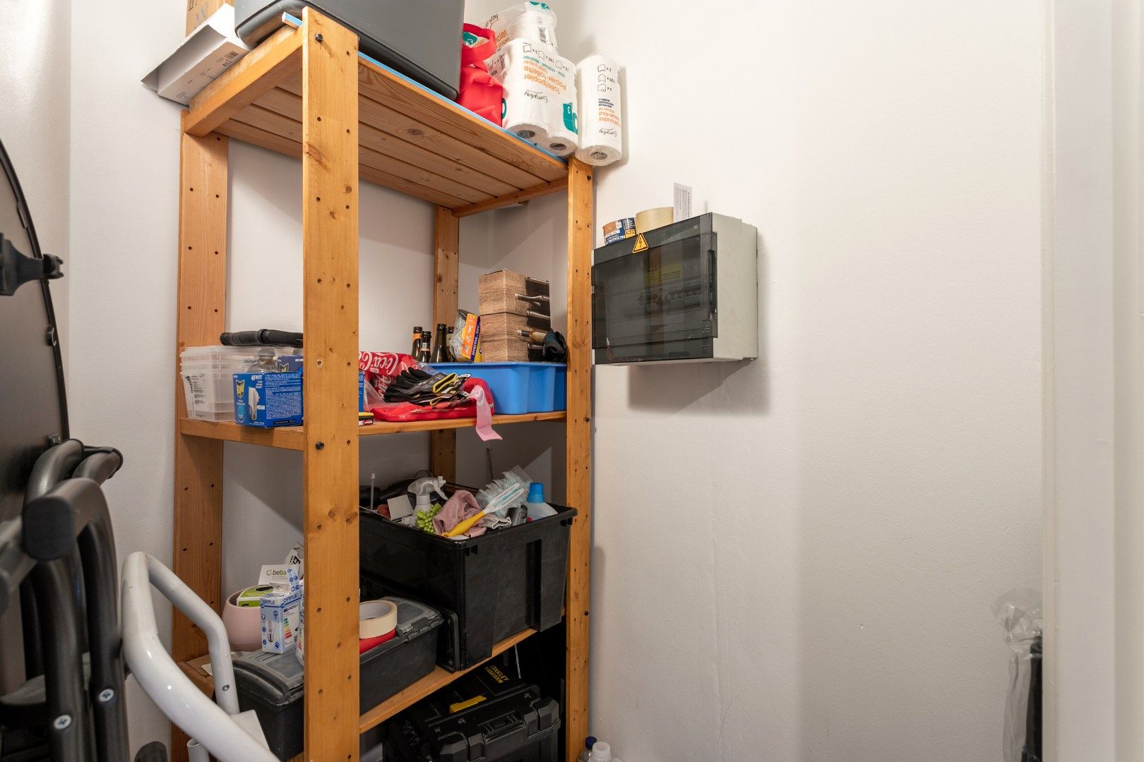 Instapklaar 2k-app in het centrum van Halle, met balkon en kelder foto 16