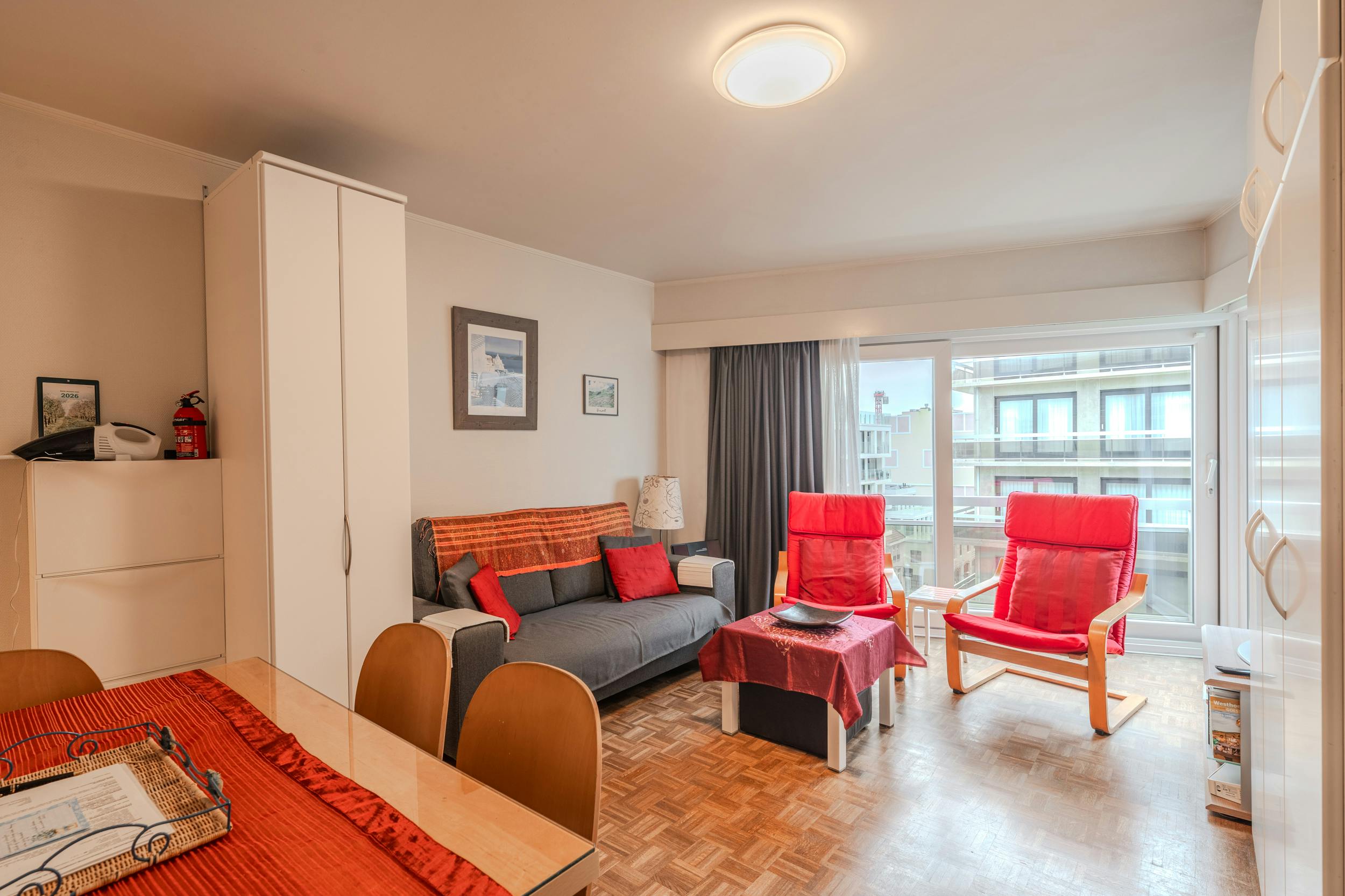 Studio met aparte slaapruimte en zijdelings zeezicht! foto 11