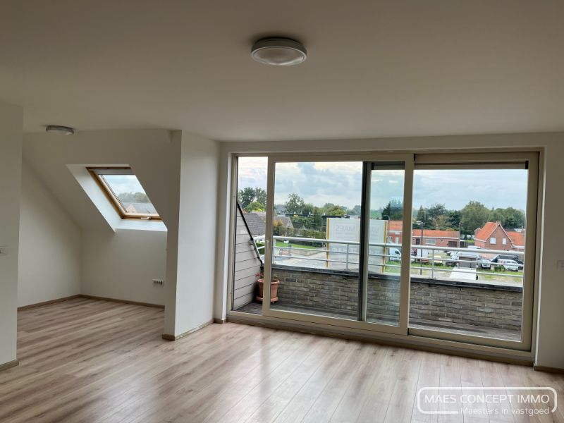 Duplex 2 slaapkamerappartement met balkon in Anzegem te huur foto 3