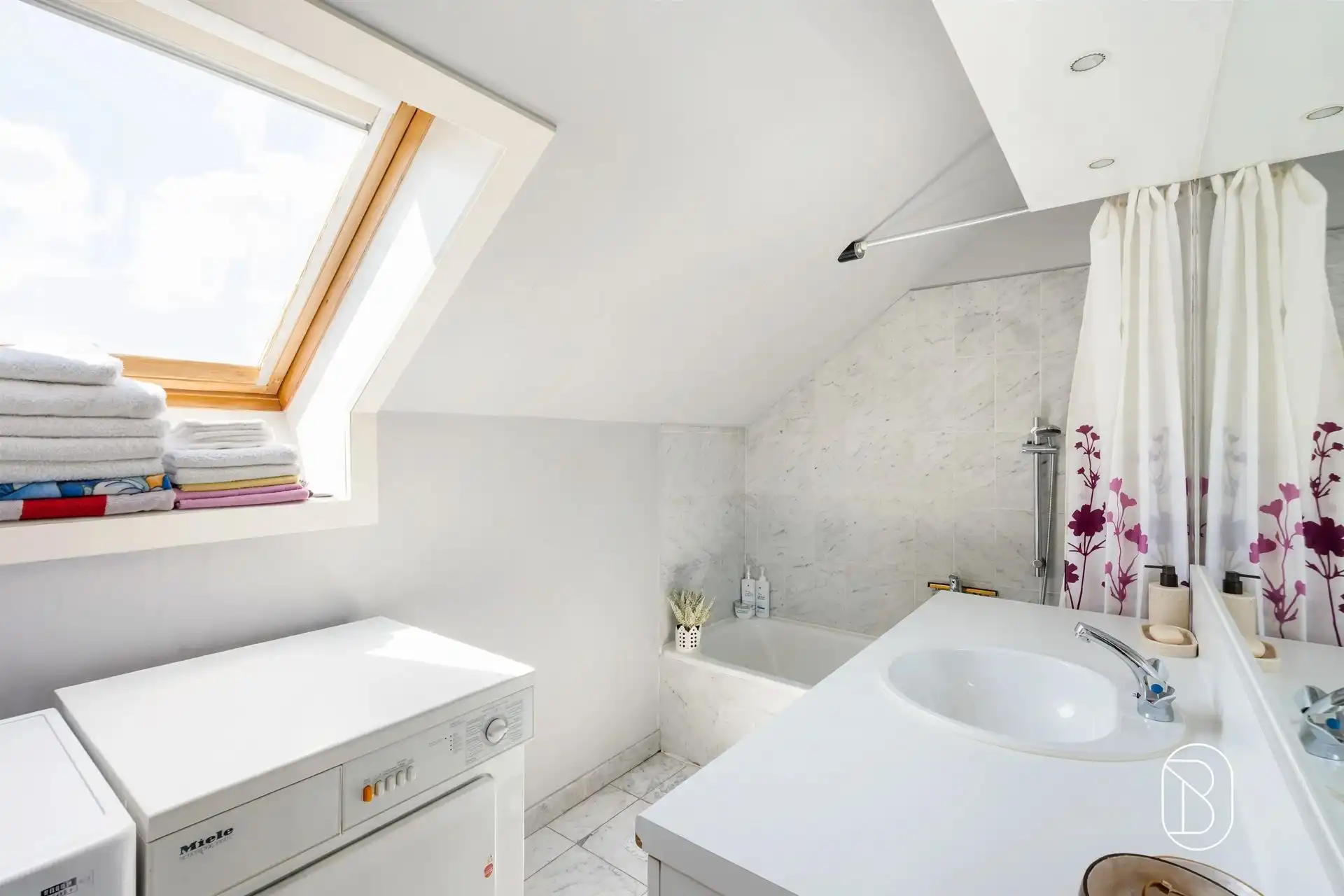 Instapklaar vernieuwd appartement nabij de Gavers foto 7
