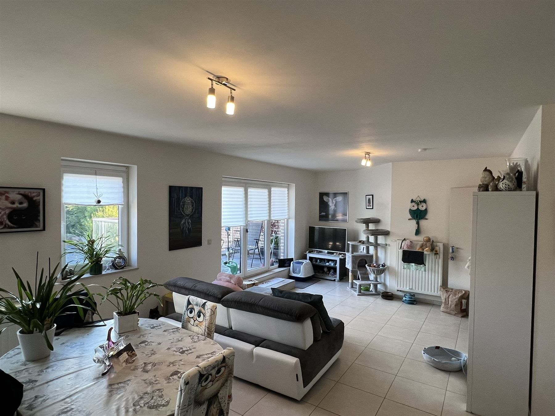 Instapklaar en energiezuinig appartement met 2 slaapkamers, terras en parking foto 2